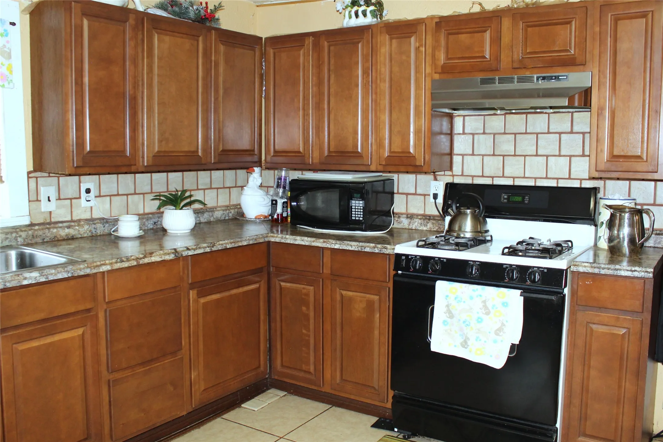 Single Family Residence For Sale in Erath County , 1090 N Race Street, Stephenville, Texas 76401, 4 Bedroom, 2 Bathroom, Garage spaces, 1,894 Sqft, built in 1960, mls#20887648, Real Estate Agent in Stephenville, Homes For Sale in Erath county, Homes For Sale in Stephenville, Realtor in Stephenville Texas, Real Estate Brokerage Independent Realty Texas, Luminita Cordes Realtor