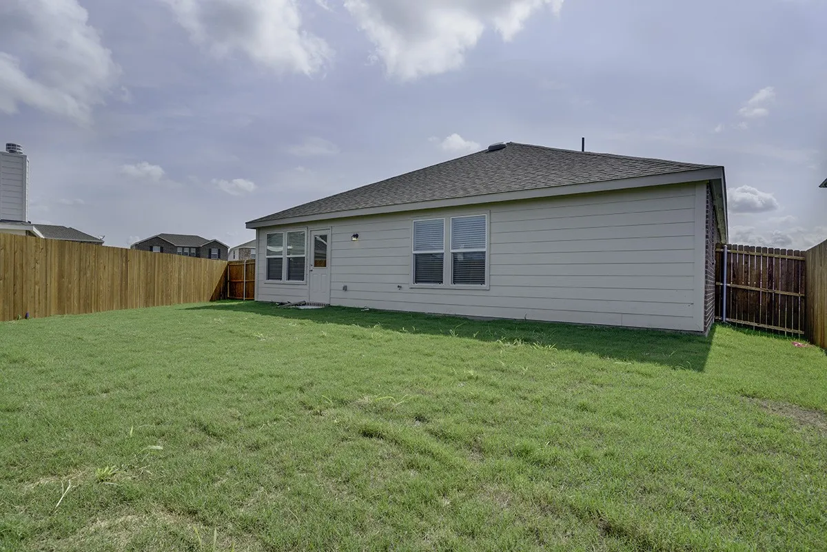 Single Family Residence For Sale in Kaufman County , 1617 Drasco Drive, Forney, Texas 75126, 4 Bedroom, 3 Bathroom, 2 Garage spaces, 1,941 Sqft, built in 2021, Preowned, Price $300,000, mls#20867512, Real Estate Agent in Forney, Homes For Sale in Kaufman county, Homes For Sale in Forney, Realtor in Forney Texas, Real Estate Brokerage Independent Realty Texas, Luminita Cordes Realtor