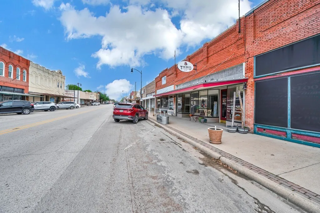 Retail For Sale in Falls County , 421 Main Street, Rosebud, Texas 76570, 0, 0, Garage spaces, 0 Sqft, built in 0, mls#229413, Real Estate Agent in Rosebud, Homes For Sale in Falls county, Homes For Sale in Rosebud, Realtor in Rosebud Texas, Real Estate Brokerage Independent Realty Texas, Luminita Cordes Realtor