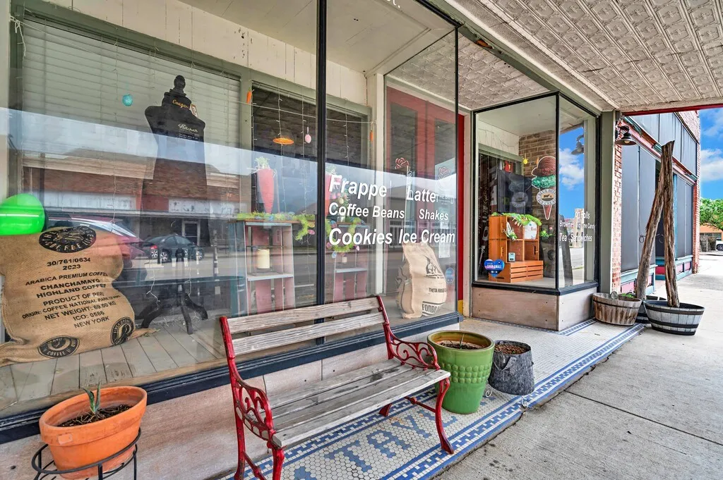 Retail For Sale in Falls County , 421 Main Street, Rosebud, Texas 76570, 0, 0, Garage spaces, 0 Sqft, built in 0, mls#229413, Real Estate Agent in Rosebud, Homes For Sale in Falls county, Homes For Sale in Rosebud, Realtor in Rosebud Texas, Real Estate Brokerage Independent Realty Texas, Luminita Cordes Realtor