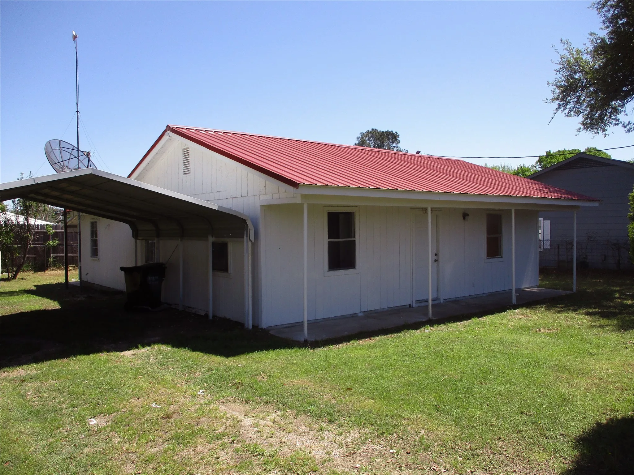 Single Family Residence For Sale in Rains County , 291 Skyline Drive, Emory, Texas 75440, 4 Bedroom, 2 Bathroom, Garage spaces, 1,376 Sqft, built in 1994, Preowned, mls#20896078, Real Estate Agent in Emory, Homes For Sale in Rains county, Homes For Sale in Emory, Realtor in Emory Texas, Real Estate Brokerage Independent Realty Texas, Luminita Cordes Realtor