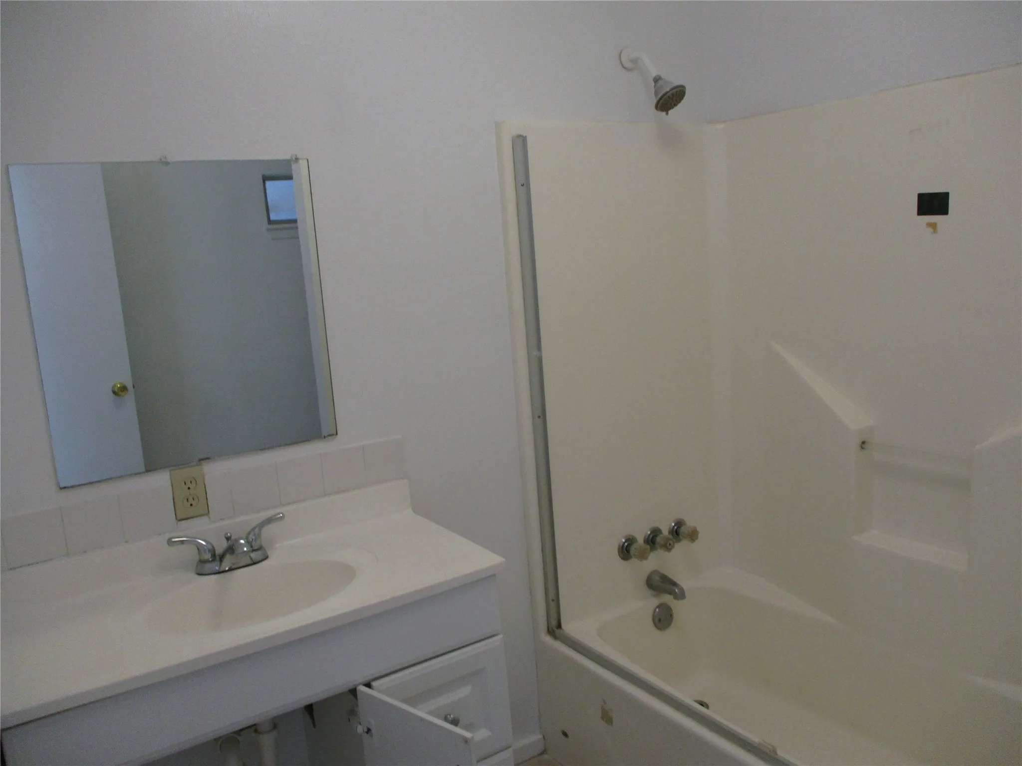Full bath featuring shower / bath combination, tasteful backsplash, and vanity