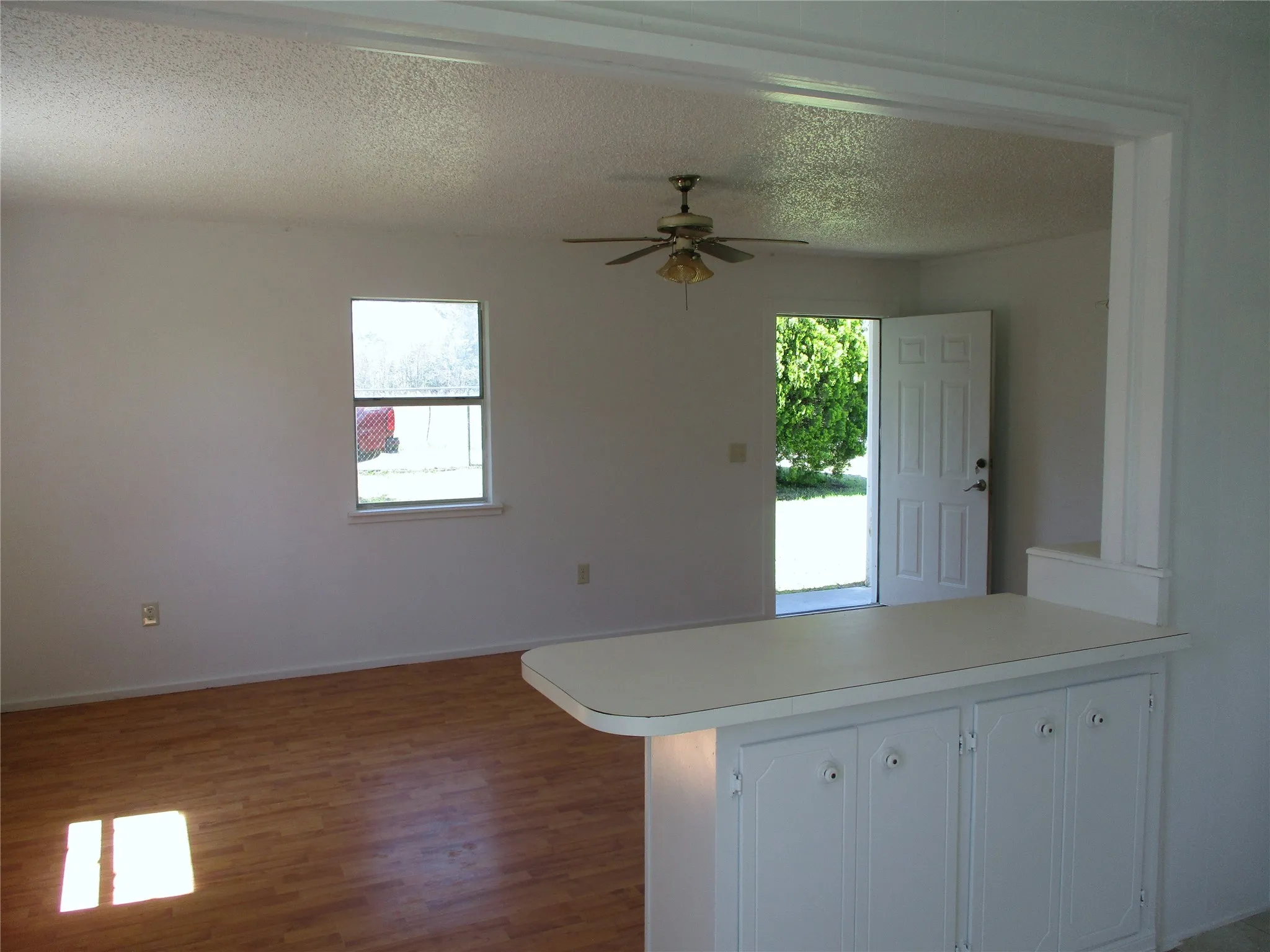 Single Family Residence For Sale in Rains County , 291 Skyline Drive, Emory, Texas 75440, 4 Bedroom, 2 Bathroom, Garage spaces, 1,376 Sqft, built in 1994, Preowned, mls#20896078, Real Estate Agent in Emory, Homes For Sale in Rains county, Homes For Sale in Emory, Realtor in Emory Texas, Real Estate Brokerage Independent Realty Texas, Luminita Cordes Realtor