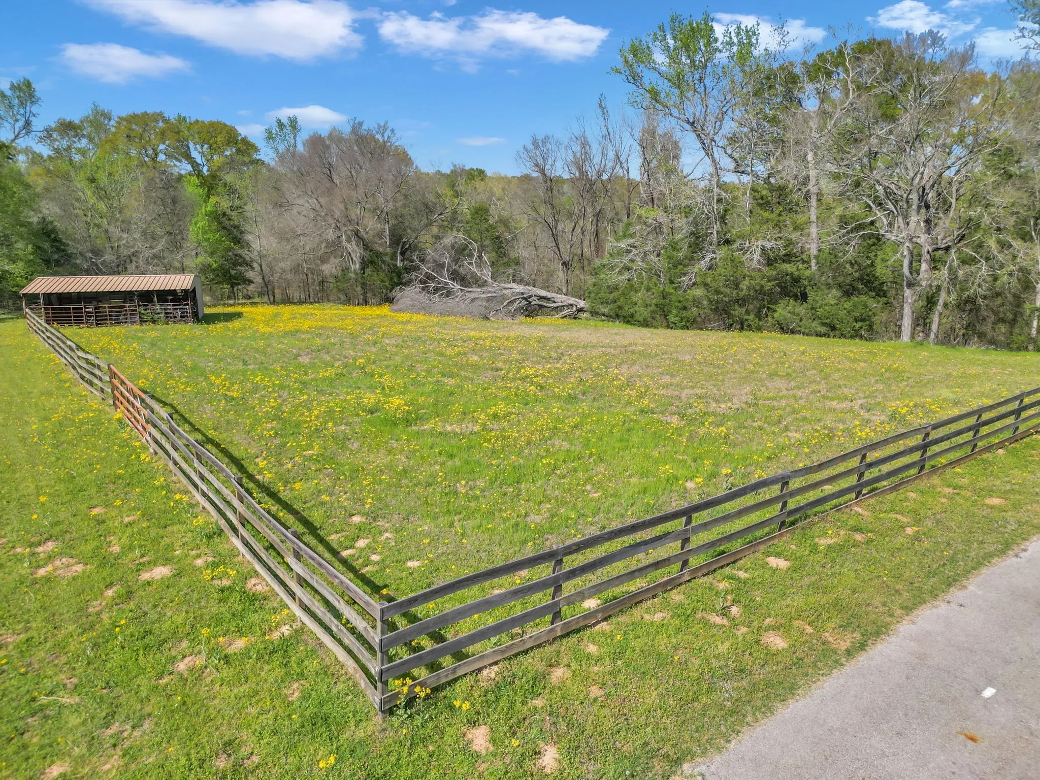 Farm For Sale in Smith County , 18340 County Road 479 Road, Lindale, Texas 75771, 3 Bedroom, 3 Bathroom, 2 Garage spaces, 2,693 Sqft, built in 1994, mls#20895495, Real Estate Agent in Lindale, Homes For Sale in Smith county, Homes For Sale in Lindale, Realtor in Lindale Texas, Real Estate Brokerage Independent Realty Texas, Luminita Cordes Realtor