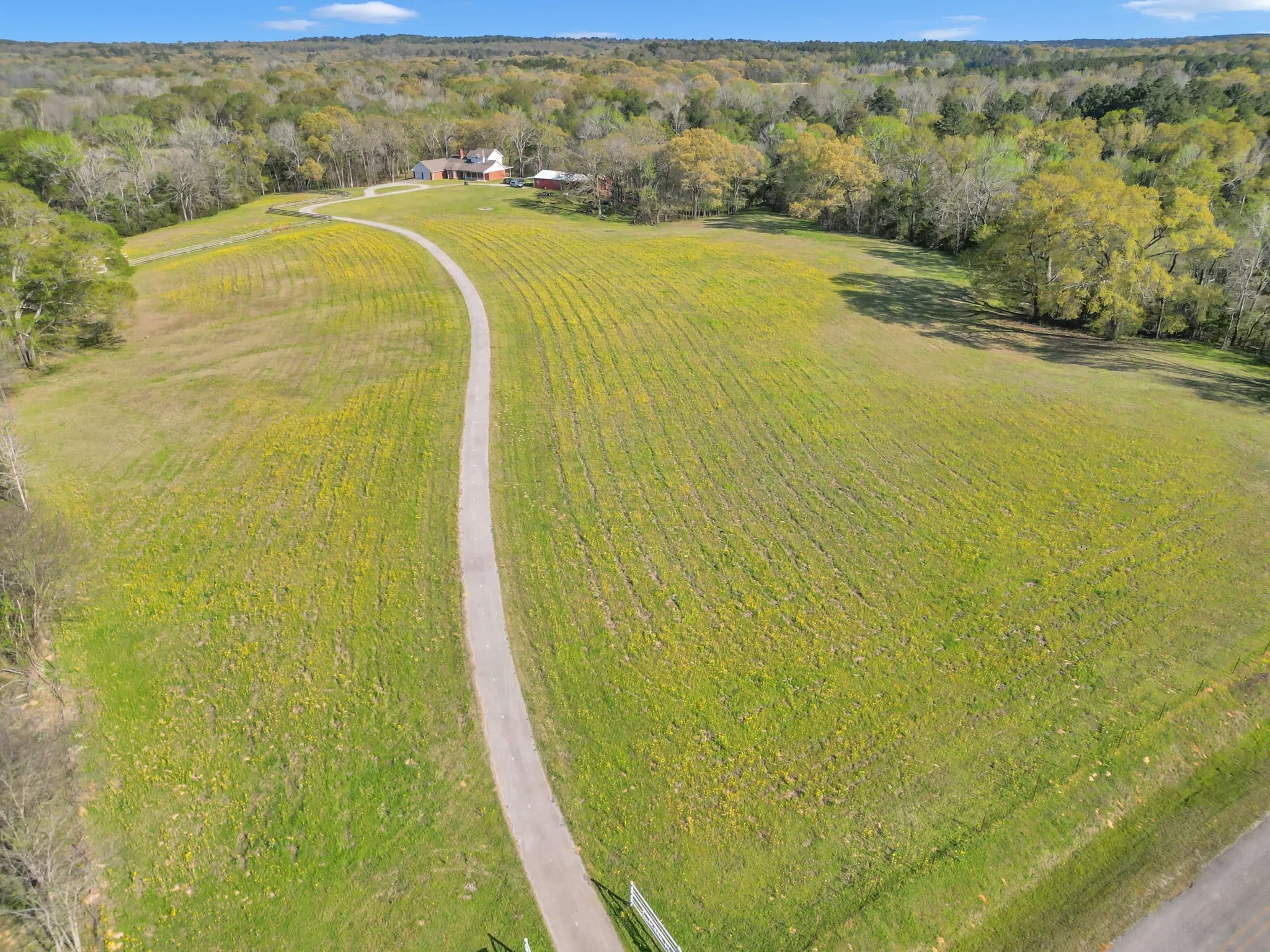 Farm For Sale in Smith County , 18340 County Road 479 Road, Lindale, Texas 75771, 3 Bedroom, 3 Bathroom, 2 Garage spaces, 2,693 Sqft, built in 1994, mls#20895495, Real Estate Agent in Lindale, Homes For Sale in Smith county, Homes For Sale in Lindale, Realtor in Lindale Texas, Real Estate Brokerage Independent Realty Texas, Luminita Cordes Realtor