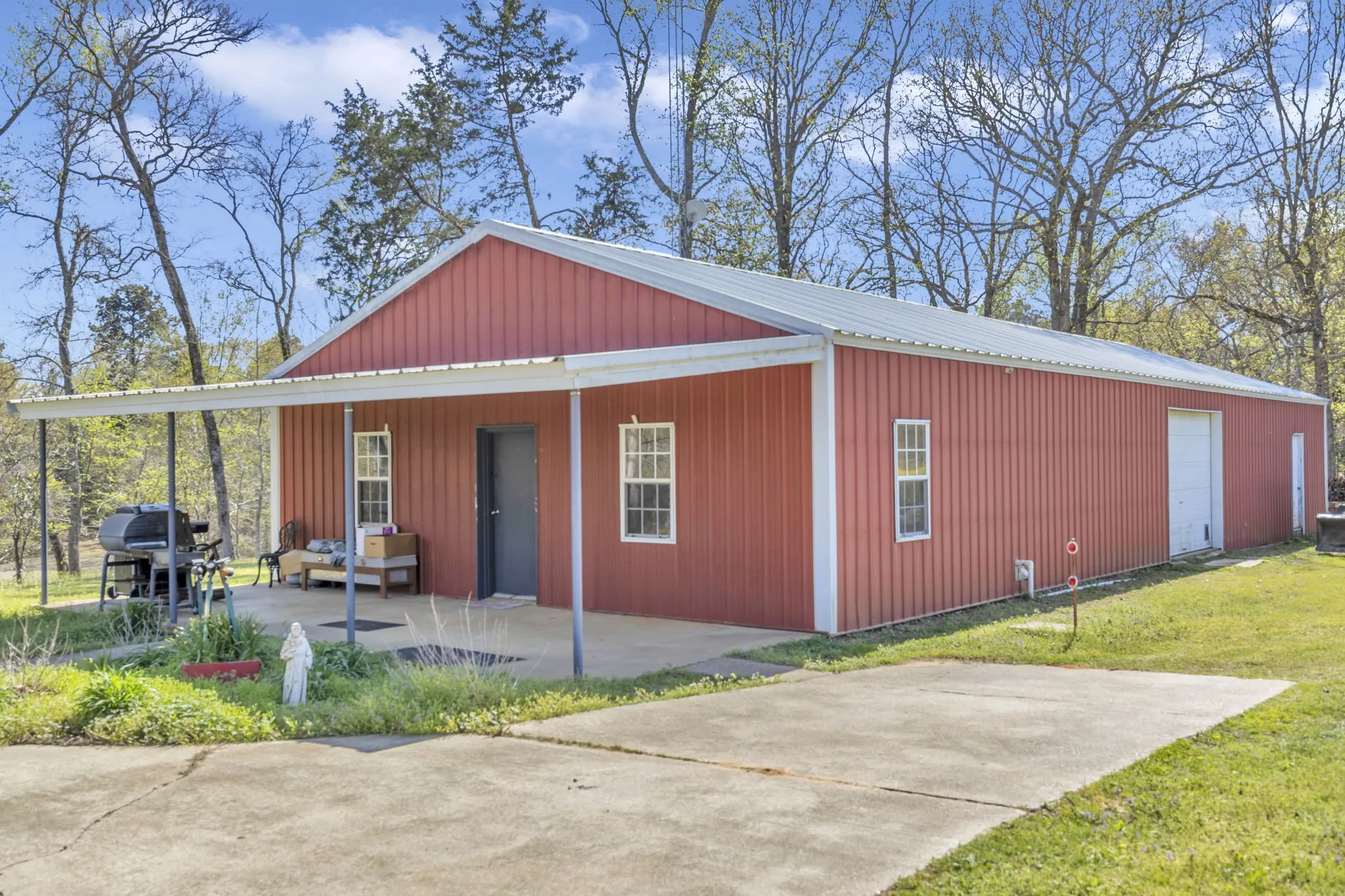 Farm For Sale in Smith County , 18340 County Road 479 Road, Lindale, Texas 75771, 3 Bedroom, 3 Bathroom, 2 Garage spaces, 2,693 Sqft, built in 1994, mls#20895495, Real Estate Agent in Lindale, Homes For Sale in Smith county, Homes For Sale in Lindale, Realtor in Lindale Texas, Real Estate Brokerage Independent Realty Texas, Luminita Cordes Realtor