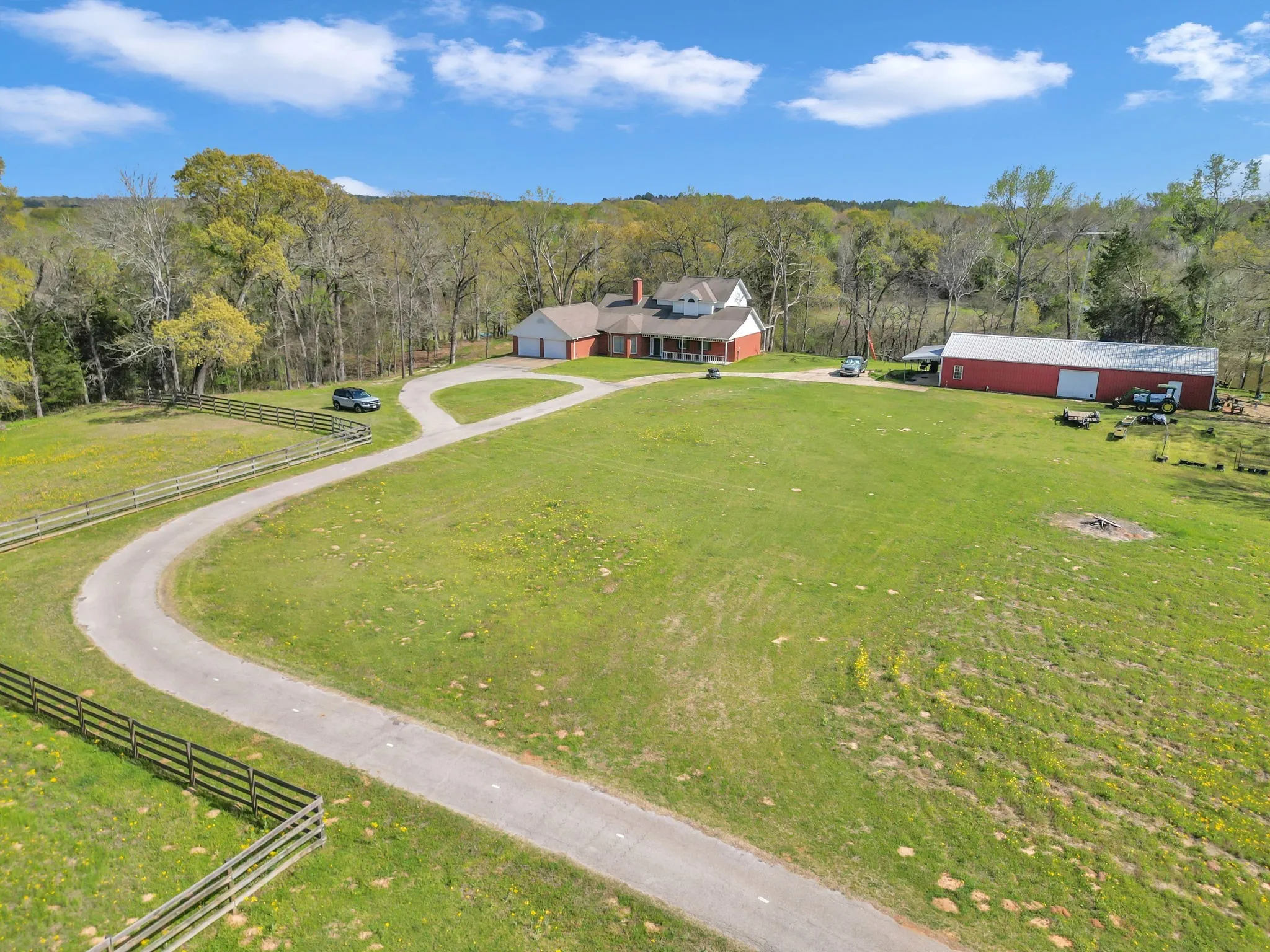 Farm For Sale in Smith County , 18340 County Road 479 Road, Lindale, Texas 75771, 3 Bedroom, 3 Bathroom, 2 Garage spaces, 2,693 Sqft, built in 1994, mls#20895495, Real Estate Agent in Lindale, Homes For Sale in Smith county, Homes For Sale in Lindale, Realtor in Lindale Texas, Real Estate Brokerage Independent Realty Texas, Luminita Cordes Realtor