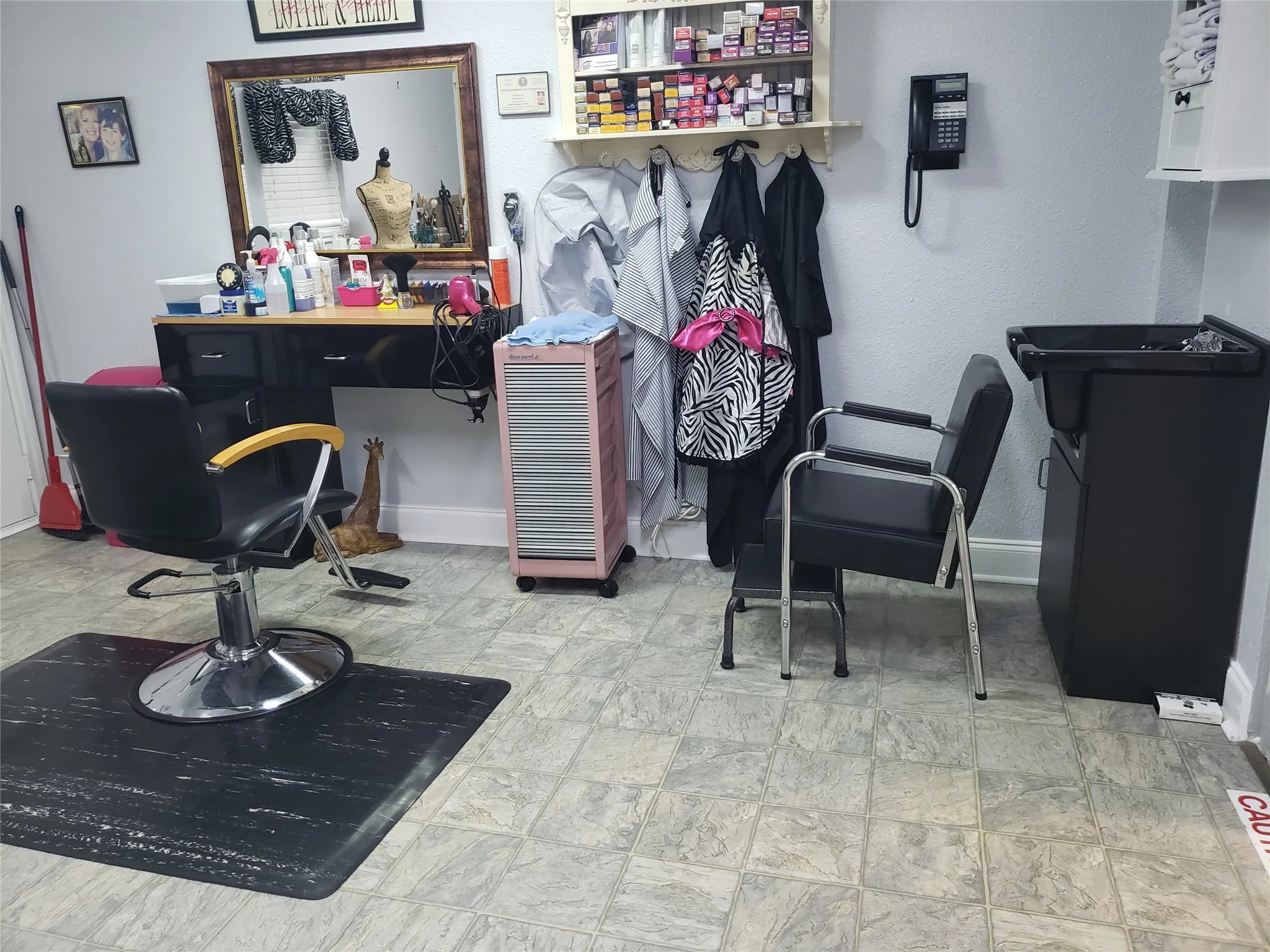 Retail For Sale in Tarrant County , 5617 Watauga Road, Watauga, Texas 76148, 0, 0, Garage spaces, 0 Sqft, built in 1950, Preowned, mls#20894600, Real Estate Agent in Watauga, Homes For Sale in Tarrant county, Homes For Sale in Watauga, Realtor in Watauga Texas, Real Estate Brokerage Independent Realty Texas, Luminita Cordes Realtor
