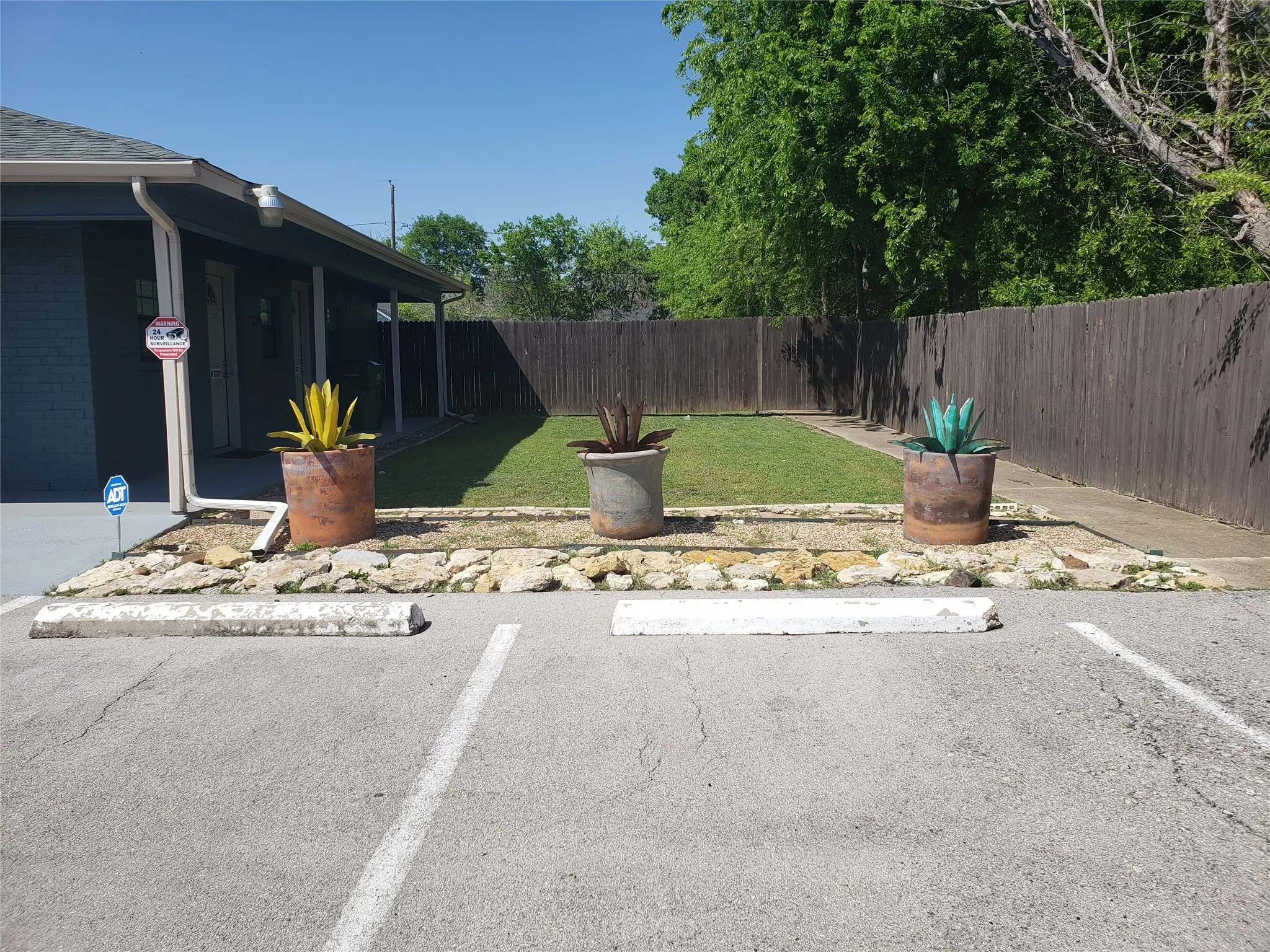 Outside area leading to Salon area