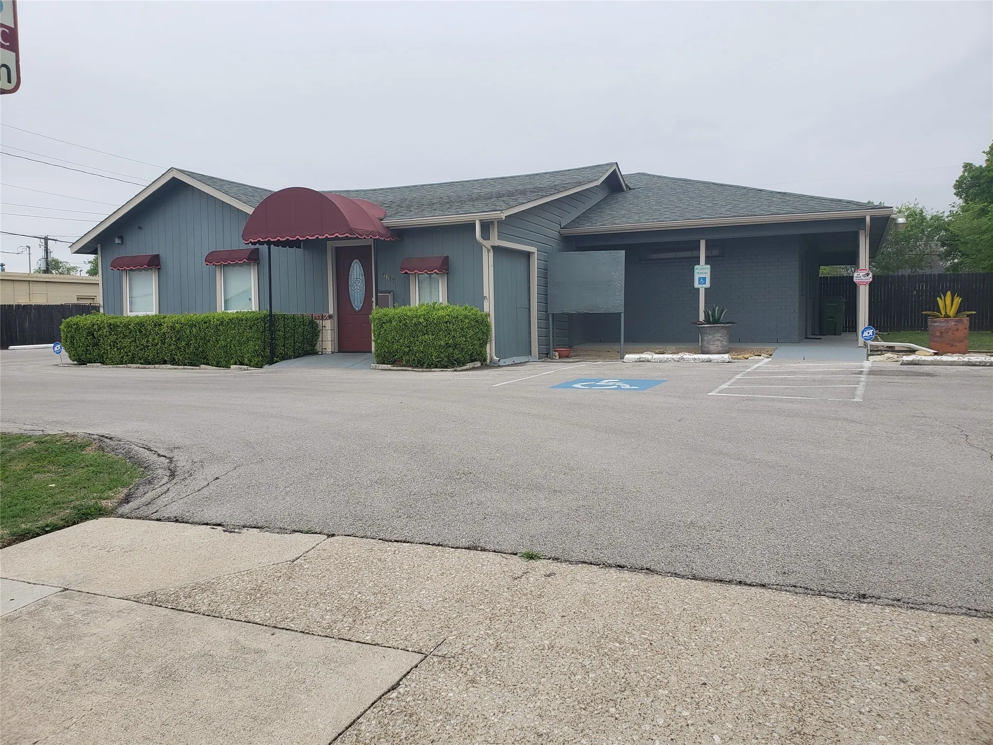 Retail For Sale in Tarrant County , 5617 Watauga Road, Watauga, Texas 76148, 0, 0, Garage spaces, 0 Sqft, built in 1950, Preowned, mls#20894600, Real Estate Agent in Watauga, Homes For Sale in Tarrant county, Homes For Sale in Watauga, Realtor in Watauga Texas, Real Estate Brokerage Independent Realty Texas, Luminita Cordes Realtor