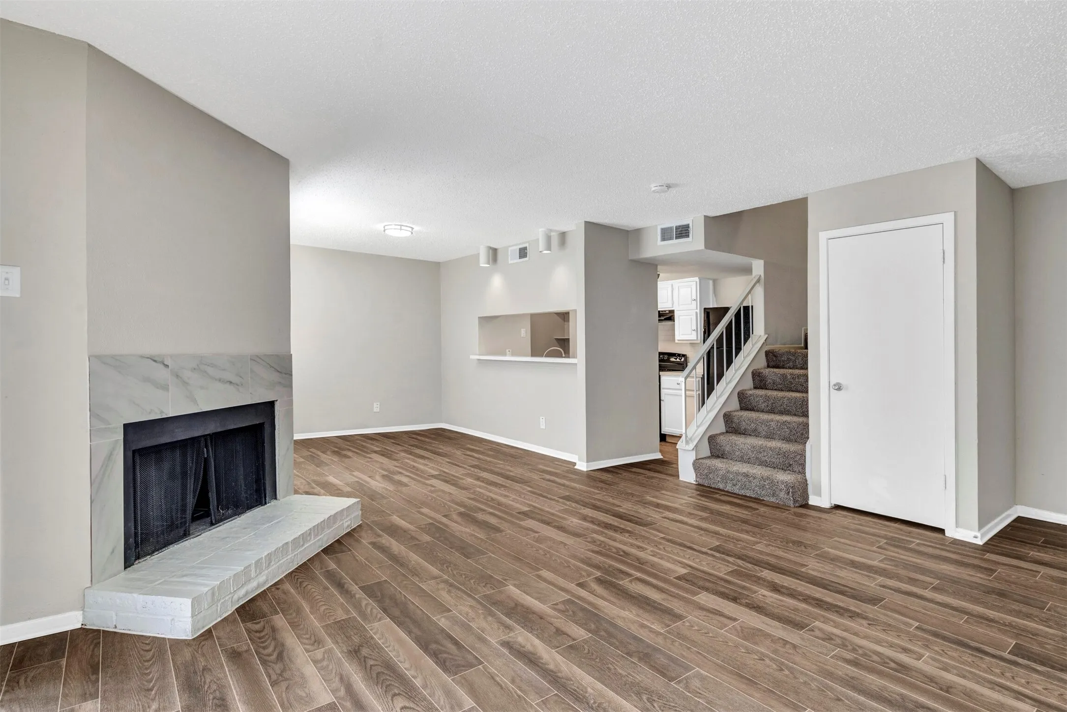Condominium For Sale in Dallas County , 11311 Audelia Road 104, Dallas, Texas 75243, 2 Bedroom, 3 Bathroom, Garage spaces, 1,054 Sqft, built in 1982, Price $149,000, mls#20732258, Real Estate Agent in Dallas, Homes For Sale in Dallas county, Homes For Sale in Dallas, Realtor in Dallas Texas, Real Estate Brokerage Independent Realty Texas, Luminita Cordes Realtor