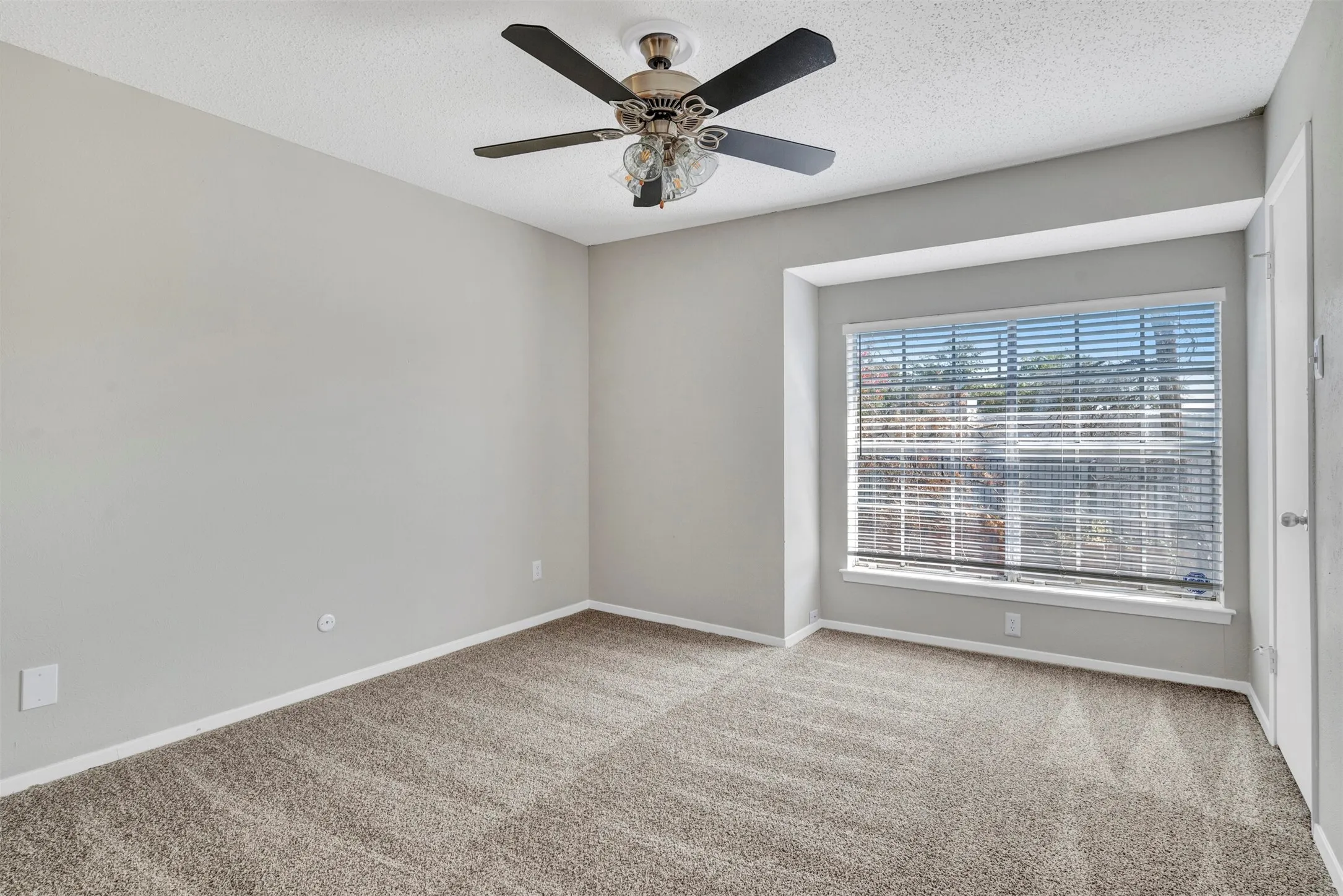 Condominium For Sale in Dallas County , 11311 Audelia Road 104, Dallas, Texas 75243, 2 Bedroom, 3 Bathroom, Garage spaces, 1,054 Sqft, built in 1982, Price $149,000, mls#20732258, Real Estate Agent in Dallas, Homes For Sale in Dallas county, Homes For Sale in Dallas, Realtor in Dallas Texas, Real Estate Brokerage Independent Realty Texas, Luminita Cordes Realtor