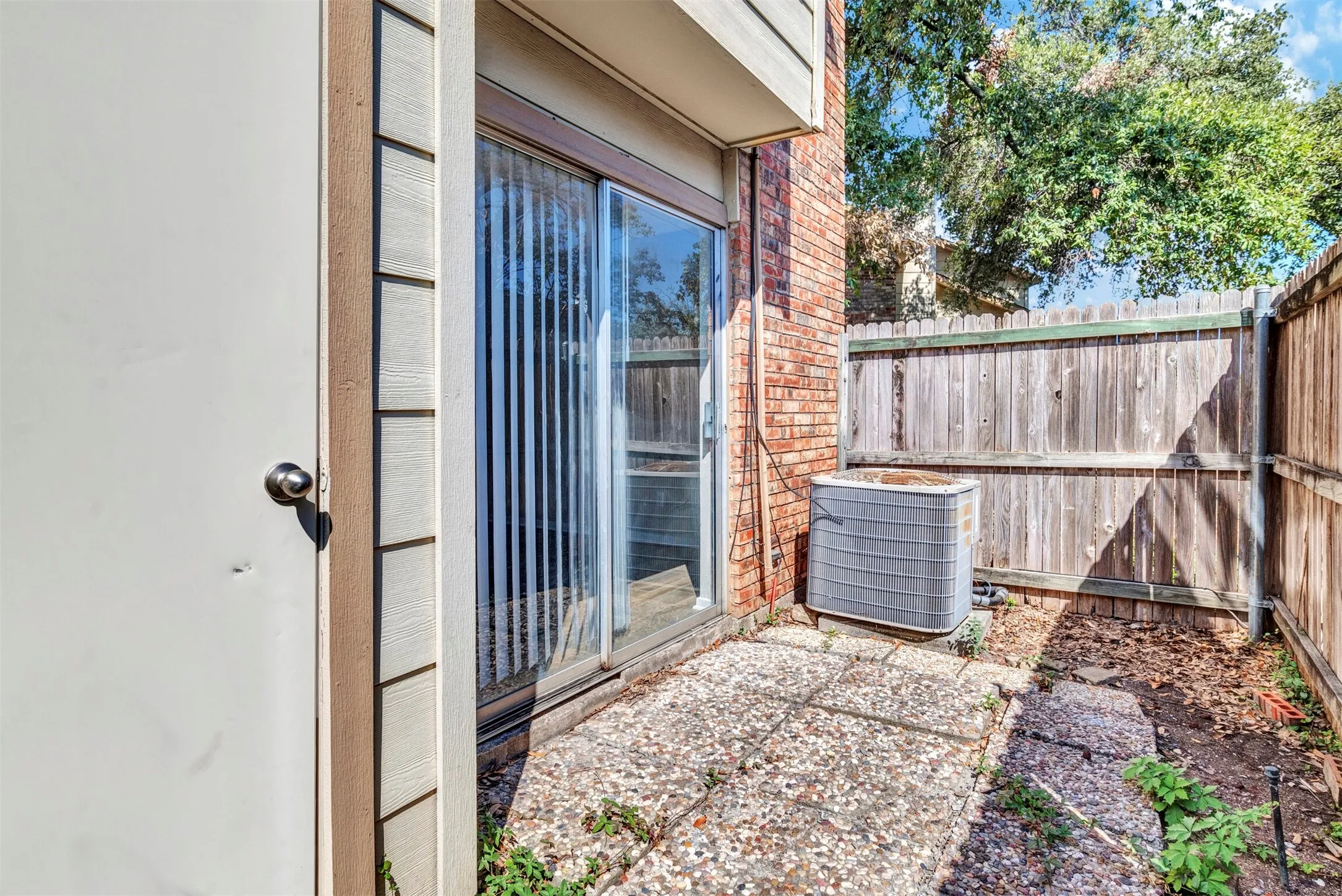 Condominium For Sale in Dallas County , 11311 Audelia Road 104, Dallas, Texas 75243, 2 Bedroom, 3 Bathroom, Garage spaces, 1,054 Sqft, built in 1982, Price $149,000, mls#20732258, Real Estate Agent in Dallas, Homes For Sale in Dallas county, Homes For Sale in Dallas, Realtor in Dallas Texas, Real Estate Brokerage Independent Realty Texas, Luminita Cordes Realtor