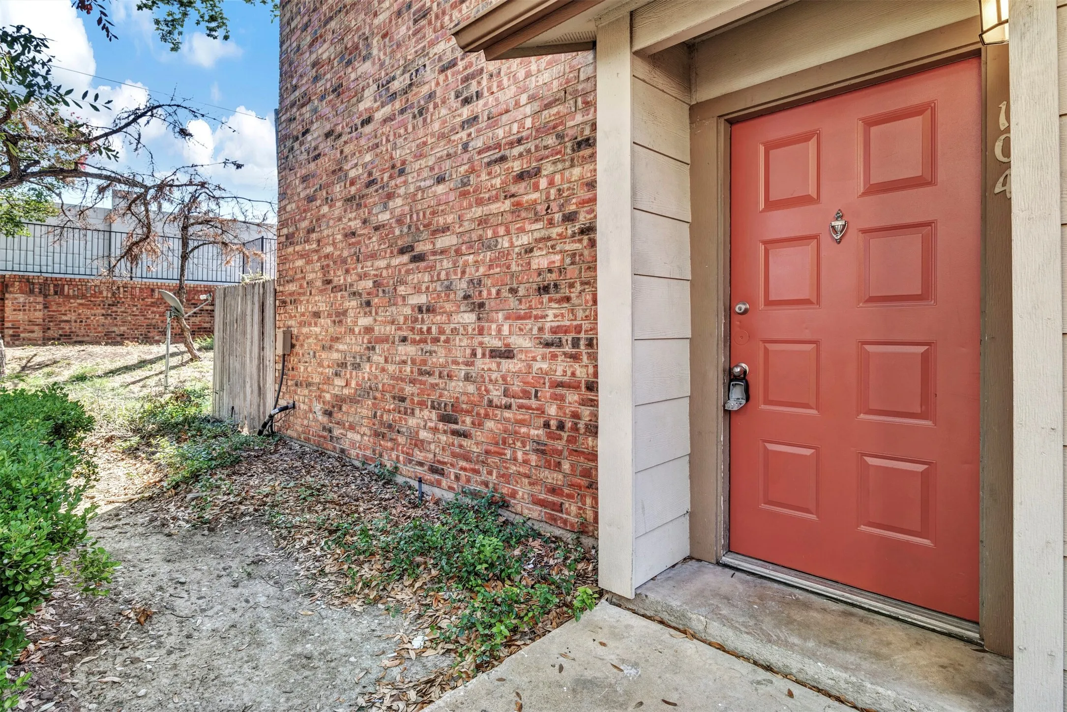 Condominium For Sale in Dallas County , 11311 Audelia Road 104, Dallas, Texas 75243, 2 Bedroom, 3 Bathroom, Garage spaces, 1,054 Sqft, built in 1982, Price $149,000, mls#20732258, Real Estate Agent in Dallas, Homes For Sale in Dallas county, Homes For Sale in Dallas, Realtor in Dallas Texas, Real Estate Brokerage Independent Realty Texas, Luminita Cordes Realtor