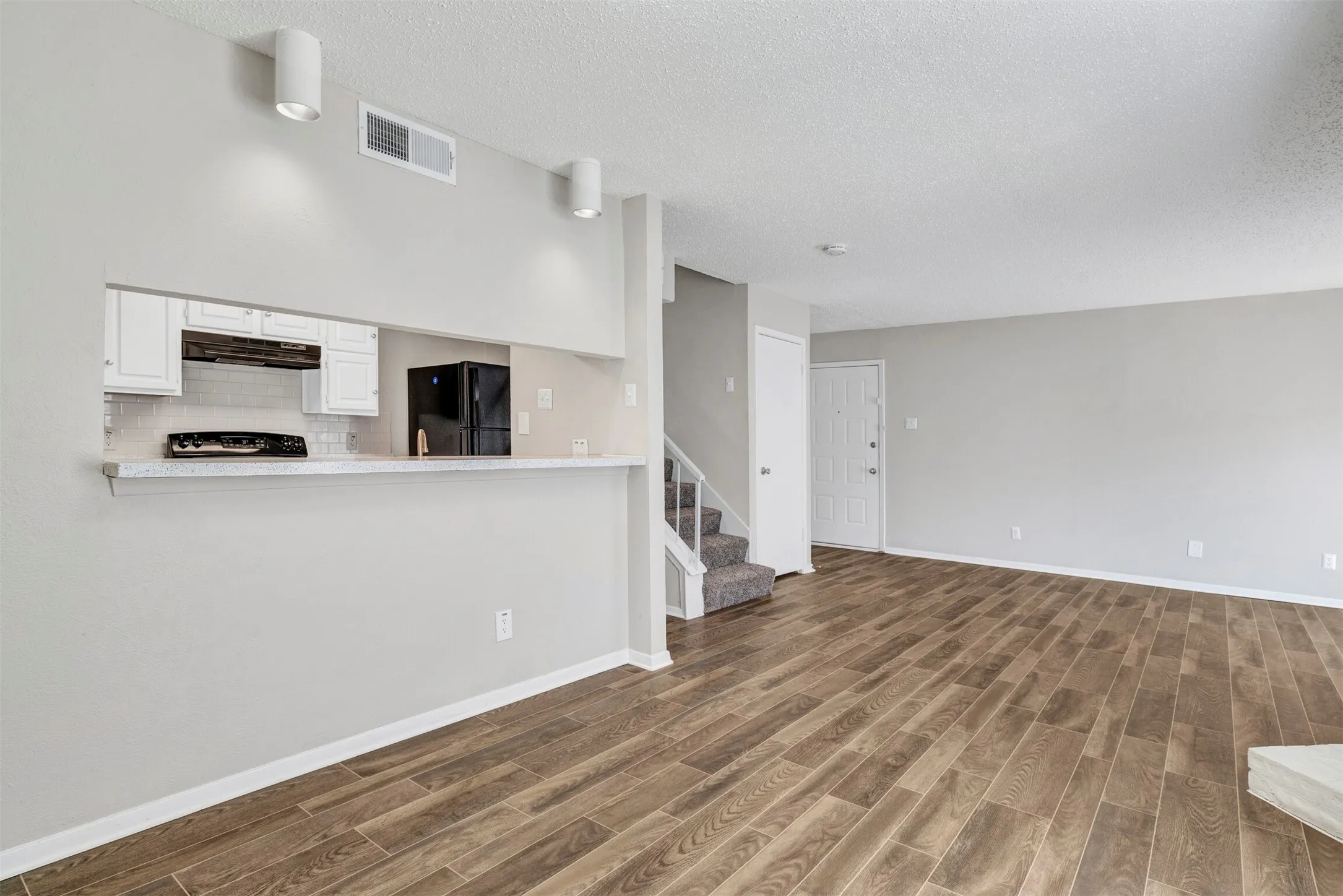 Condominium For Sale in Dallas County , 11311 Audelia Road 104, Dallas, Texas 75243, 2 Bedroom, 3 Bathroom, Garage spaces, 1,054 Sqft, built in 1982, Price $149,000, mls#20732258, Real Estate Agent in Dallas, Homes For Sale in Dallas county, Homes For Sale in Dallas, Realtor in Dallas Texas, Real Estate Brokerage Independent Realty Texas, Luminita Cordes Realtor