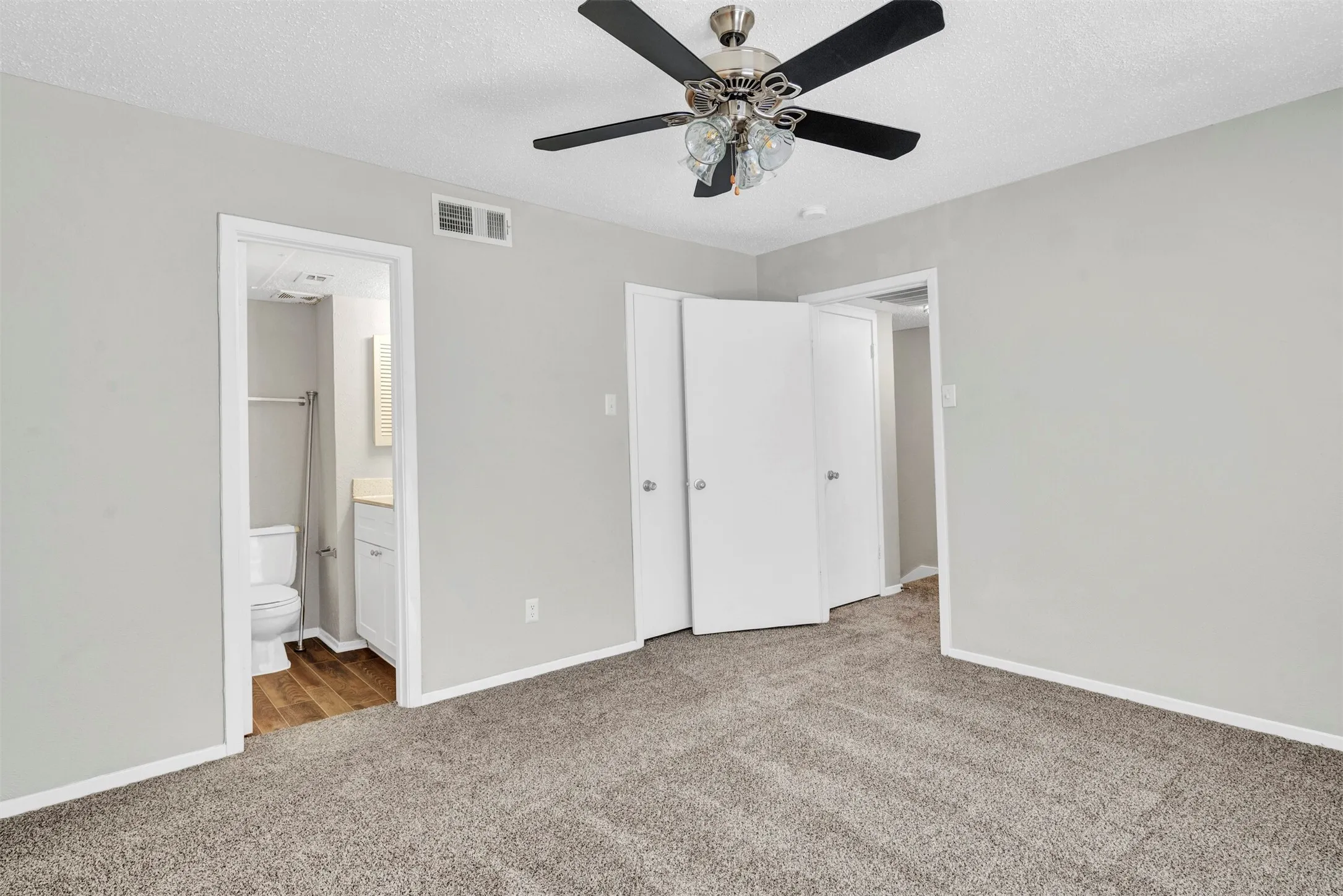 Condominium For Sale in Dallas County , 11311 Audelia Road 104, Dallas, Texas 75243, 2 Bedroom, 3 Bathroom, Garage spaces, 1,054 Sqft, built in 1982, Price $149,000, mls#20732258, Real Estate Agent in Dallas, Homes For Sale in Dallas county, Homes For Sale in Dallas, Realtor in Dallas Texas, Real Estate Brokerage Independent Realty Texas, Luminita Cordes Realtor