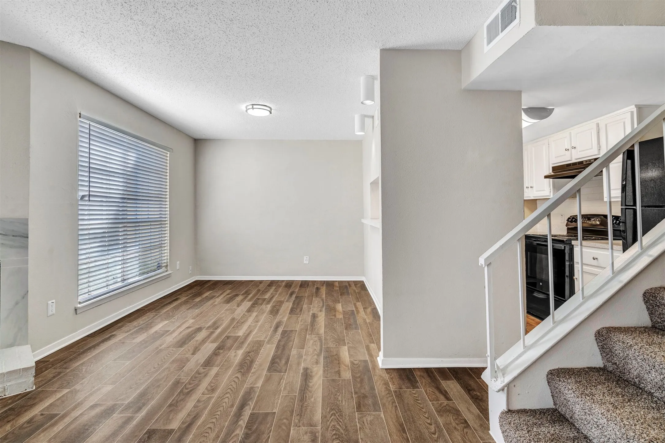 Condominium For Sale in Dallas County , 11311 Audelia Road 104, Dallas, Texas 75243, 2 Bedroom, 3 Bathroom, Garage spaces, 1,054 Sqft, built in 1982, Price $149,000, mls#20732258, Real Estate Agent in Dallas, Homes For Sale in Dallas county, Homes For Sale in Dallas, Realtor in Dallas Texas, Real Estate Brokerage Independent Realty Texas, Luminita Cordes Realtor