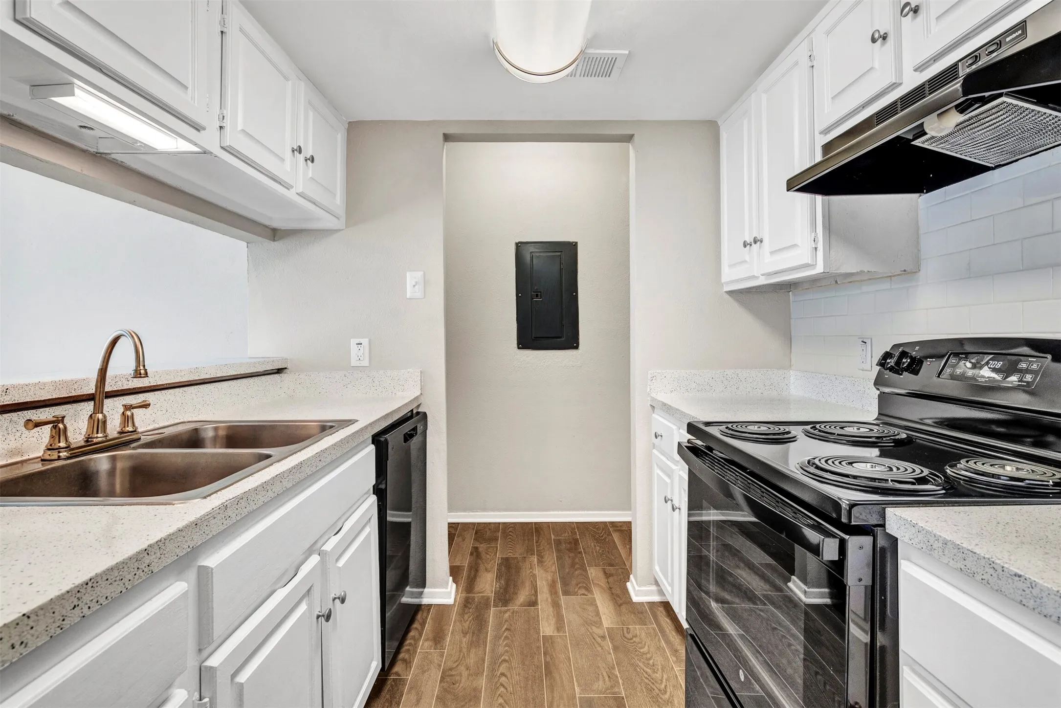 Condominium For Sale in Dallas County , 11311 Audelia Road 104, Dallas, Texas 75243, 2 Bedroom, 3 Bathroom, Garage spaces, 1,054 Sqft, built in 1982, Price $149,000, mls#20732258, Real Estate Agent in Dallas, Homes For Sale in Dallas county, Homes For Sale in Dallas, Realtor in Dallas Texas, Real Estate Brokerage Independent Realty Texas, Luminita Cordes Realtor