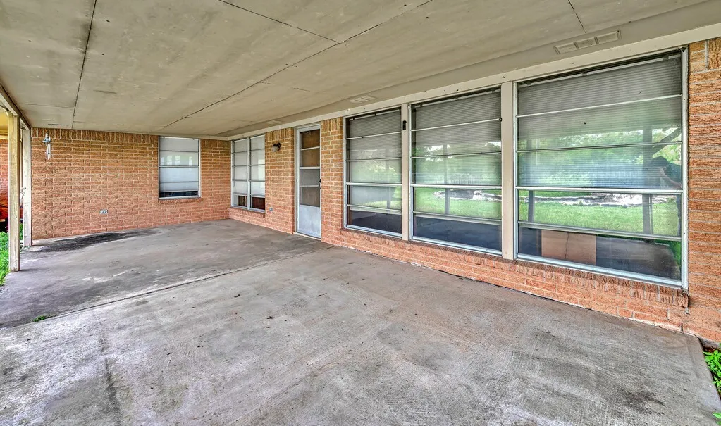 Single Family Residence For Sale in Hill County , 112 Hcr 2117, Whitney, Texas 76692, 3 Bedroom, 2 Bathroom, 3 Garage spaces, 2,680 Sqft, built in 1980, Preowned, mls#20892976, Real Estate Agent in Whitney, Homes For Sale in Hill county, Homes For Sale in Whitney, Realtor in Whitney Texas, Real Estate Brokerage Independent Realty Texas, Luminita Cordes Realtor