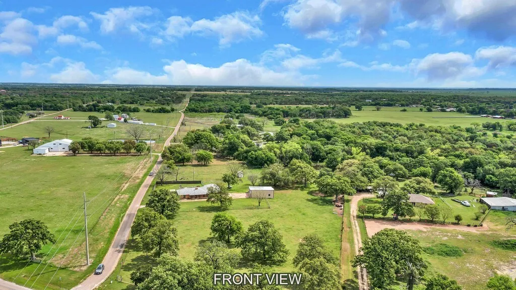Single Family Residence For Sale in Hill County , 112 Hcr 2117, Whitney, Texas 76692, 3 Bedroom, 2 Bathroom, 3 Garage spaces, 2,680 Sqft, built in 1980, Preowned, mls#20892976, Real Estate Agent in Whitney, Homes For Sale in Hill county, Homes For Sale in Whitney, Realtor in Whitney Texas, Real Estate Brokerage Independent Realty Texas, Luminita Cordes Realtor