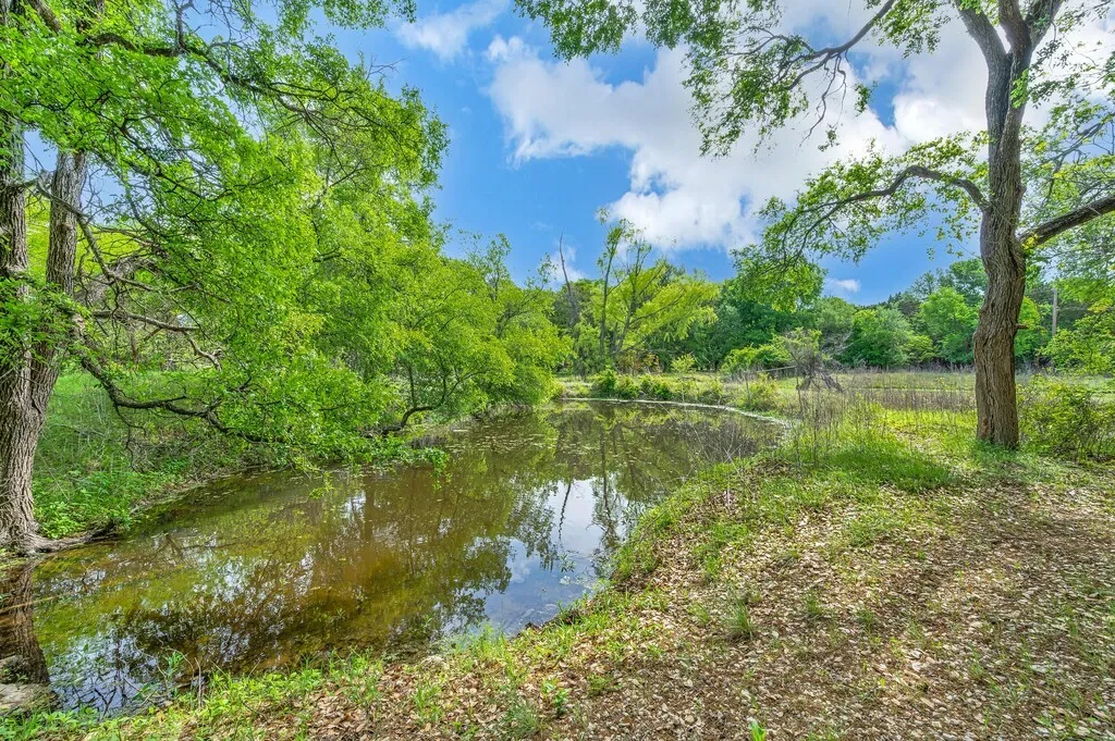 Single Family Residence For Sale in Hill County , 112 Hcr 2117, Whitney, Texas 76692, 3 Bedroom, 2 Bathroom, 3 Garage spaces, 2,680 Sqft, built in 1980, Preowned, mls#20892976, Real Estate Agent in Whitney, Homes For Sale in Hill county, Homes For Sale in Whitney, Realtor in Whitney Texas, Real Estate Brokerage Independent Realty Texas, Luminita Cordes Realtor