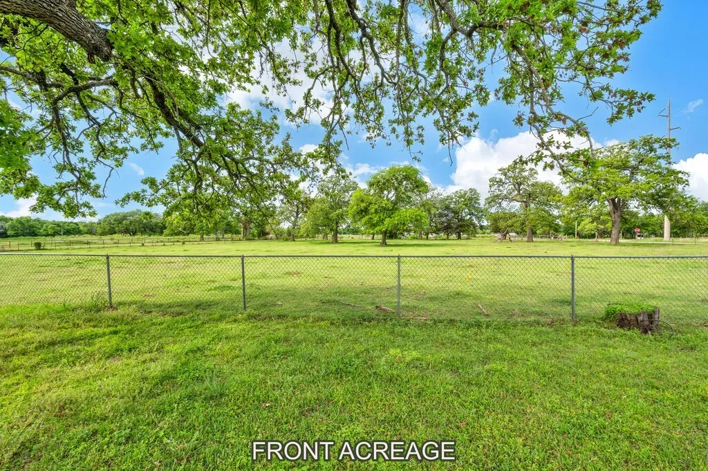 Single Family Residence For Sale in Hill County , 112 Hcr 2117, Whitney, Texas 76692, 3 Bedroom, 2 Bathroom, 3 Garage spaces, 2,680 Sqft, built in 1980, Preowned, mls#20892976, Real Estate Agent in Whitney, Homes For Sale in Hill county, Homes For Sale in Whitney, Realtor in Whitney Texas, Real Estate Brokerage Independent Realty Texas, Luminita Cordes Realtor