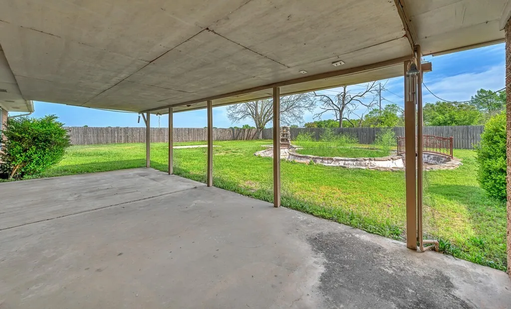 Single Family Residence For Sale in Hill County , 112 Hcr 2117, Whitney, Texas 76692, 3 Bedroom, 2 Bathroom, 3 Garage spaces, 2,680 Sqft, built in 1980, Preowned, mls#20892976, Real Estate Agent in Whitney, Homes For Sale in Hill county, Homes For Sale in Whitney, Realtor in Whitney Texas, Real Estate Brokerage Independent Realty Texas, Luminita Cordes Realtor