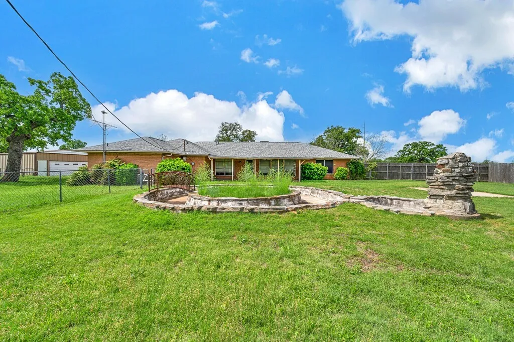 Single Family Residence For Sale in Hill County , 112 Hcr 2117, Whitney, Texas 76692, 3 Bedroom, 2 Bathroom, 3 Garage spaces, 2,680 Sqft, built in 1980, Preowned, mls#20892976, Real Estate Agent in Whitney, Homes For Sale in Hill county, Homes For Sale in Whitney, Realtor in Whitney Texas, Real Estate Brokerage Independent Realty Texas, Luminita Cordes Realtor