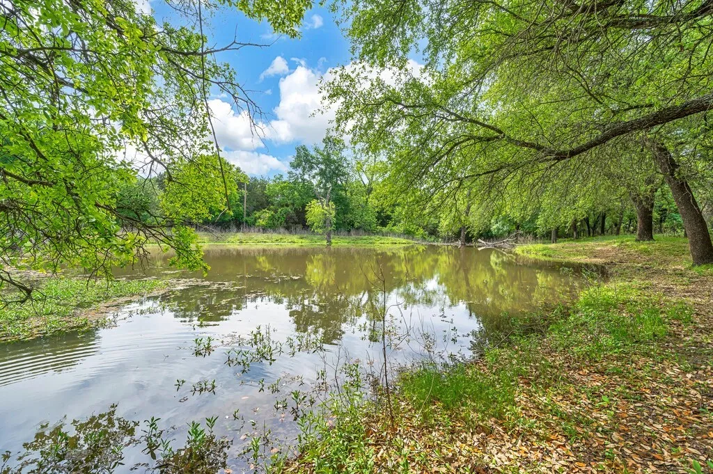 Single Family Residence For Sale in Hill County , 112 Hcr 2117, Whitney, Texas 76692, 3 Bedroom, 2 Bathroom, 3 Garage spaces, 2,680 Sqft, built in 1980, Preowned, mls#20892976, Real Estate Agent in Whitney, Homes For Sale in Hill county, Homes For Sale in Whitney, Realtor in Whitney Texas, Real Estate Brokerage Independent Realty Texas, Luminita Cordes Realtor