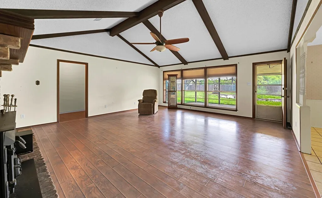 Single Family Residence For Sale in Hill County , 112 Hcr 2117, Whitney, Texas 76692, 3 Bedroom, 2 Bathroom, 3 Garage spaces, 2,680 Sqft, built in 1980, Preowned, mls#20892976, Real Estate Agent in Whitney, Homes For Sale in Hill county, Homes For Sale in Whitney, Realtor in Whitney Texas, Real Estate Brokerage Independent Realty Texas, Luminita Cordes Realtor