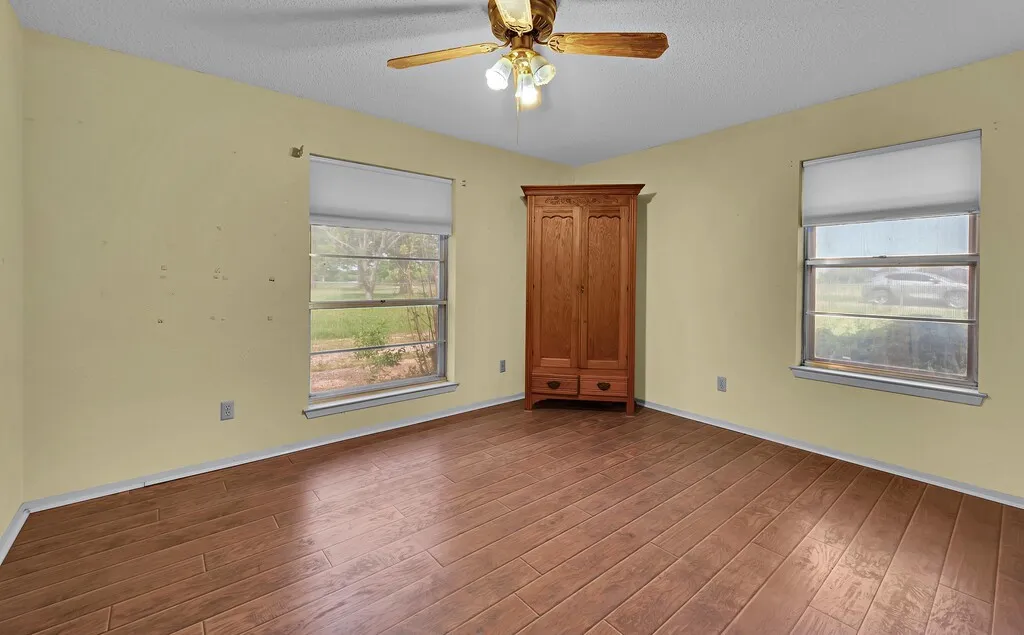 Single Family Residence For Sale in Hill County , 112 Hcr 2117, Whitney, Texas 76692, 3 Bedroom, 2 Bathroom, 3 Garage spaces, 2,680 Sqft, built in 1980, Preowned, mls#20892976, Real Estate Agent in Whitney, Homes For Sale in Hill county, Homes For Sale in Whitney, Realtor in Whitney Texas, Real Estate Brokerage Independent Realty Texas, Luminita Cordes Realtor