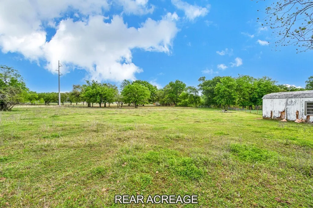 Single Family Residence For Sale in Hill County , 112 Hcr 2117, Whitney, Texas 76692, 3 Bedroom, 2 Bathroom, 3 Garage spaces, 2,680 Sqft, built in 1980, Preowned, mls#20892976, Real Estate Agent in Whitney, Homes For Sale in Hill county, Homes For Sale in Whitney, Realtor in Whitney Texas, Real Estate Brokerage Independent Realty Texas, Luminita Cordes Realtor