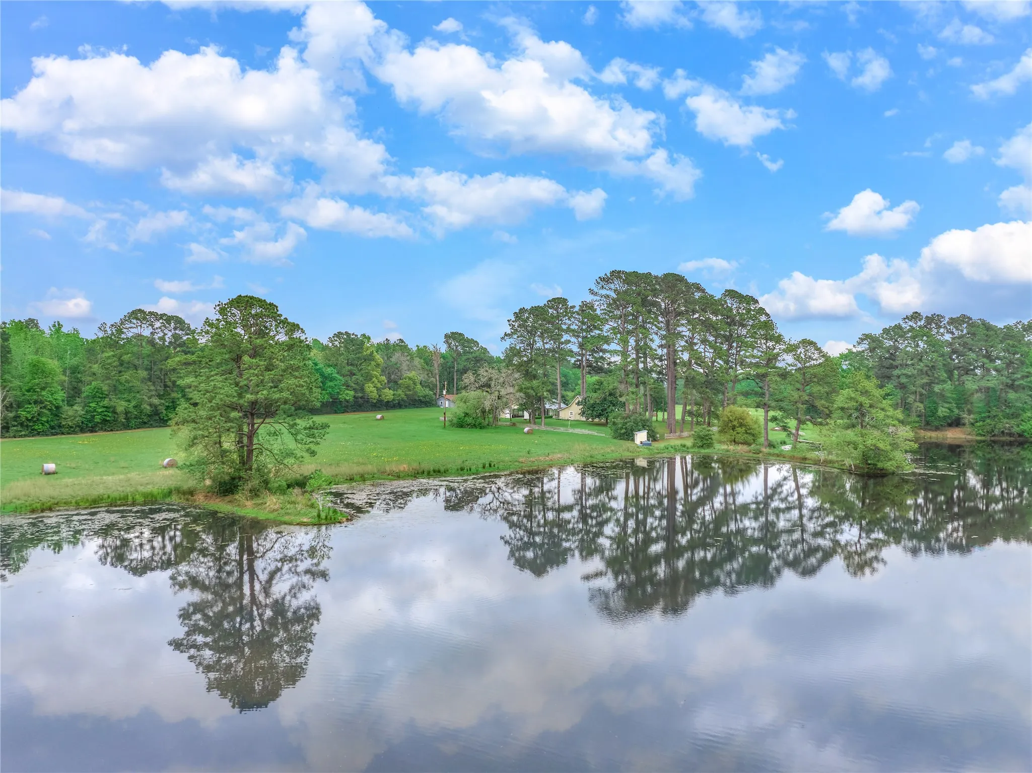 For Sale in Montgomery County , 1802 N Fm-1486, Montgomery, Texas 77356, 4 Bedrooms, 2 Bathrooms, 2 Garage spaces, 1,867 Sqft, built in 1964, Price $1,375,000, mls#2158078, Real Estate Agent in Montgomery, Homes For Sale in Montgomery county, Homes For Sale in Montgomery, Realtor in Montgomery Texas, Real Estate Brokerage Independent Realty Texas, Luminita Cordes Realtor