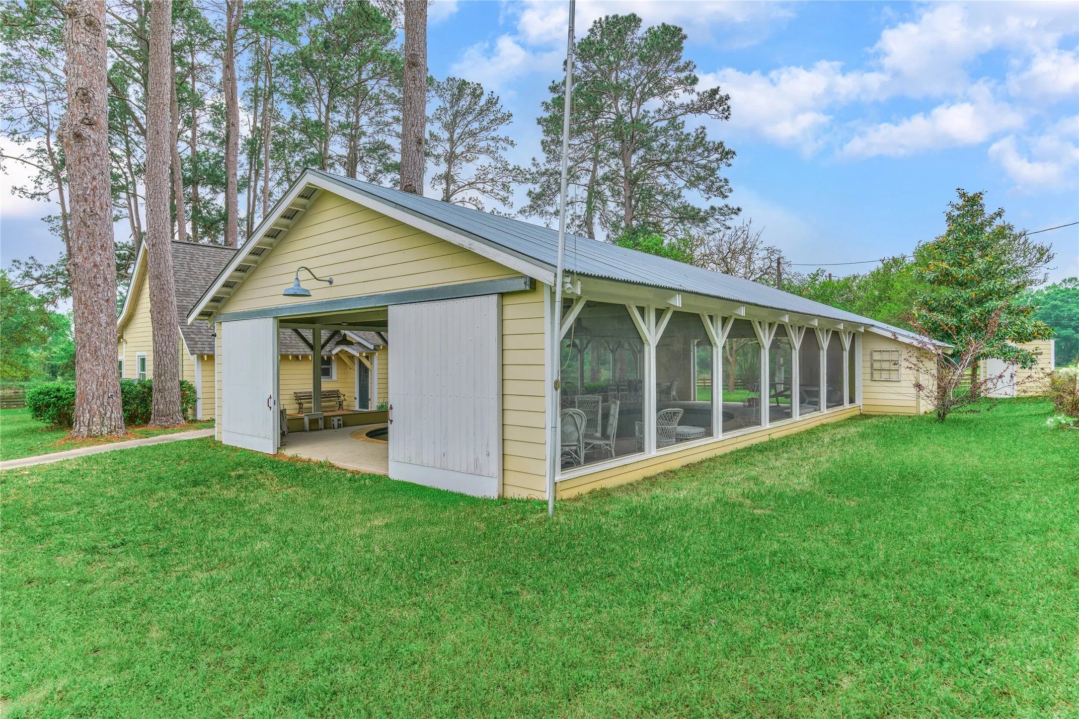 For Sale in Montgomery County , 1802 N Fm-1486, Montgomery, Texas 77356, 4 Bedrooms, 2 Bathrooms, 2 Garage spaces, 1,867 Sqft, built in 1964, Price $1,375,000, mls#2158078, Real Estate Agent in Montgomery, Homes For Sale in Montgomery county, Homes For Sale in Montgomery, Realtor in Montgomery Texas, Real Estate Brokerage Independent Realty Texas, Luminita Cordes Realtor