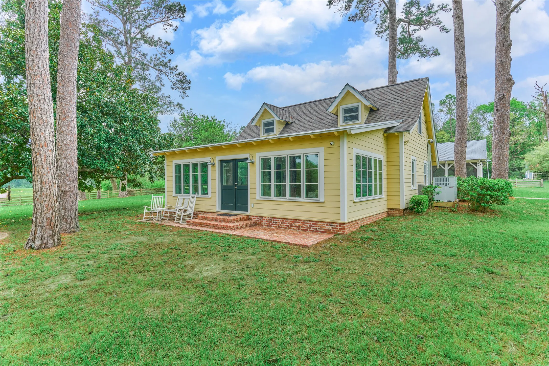 For Sale in Montgomery County , 1802 N Fm-1486, Montgomery, Texas 77356, 4 Bedrooms, 2 Bathrooms, 2 Garage spaces, 1,867 Sqft, built in 1964, Price $1,375,000, mls#2158078, Real Estate Agent in Montgomery, Homes For Sale in Montgomery county, Homes For Sale in Montgomery, Realtor in Montgomery Texas, Real Estate Brokerage Independent Realty Texas, Luminita Cordes Realtor