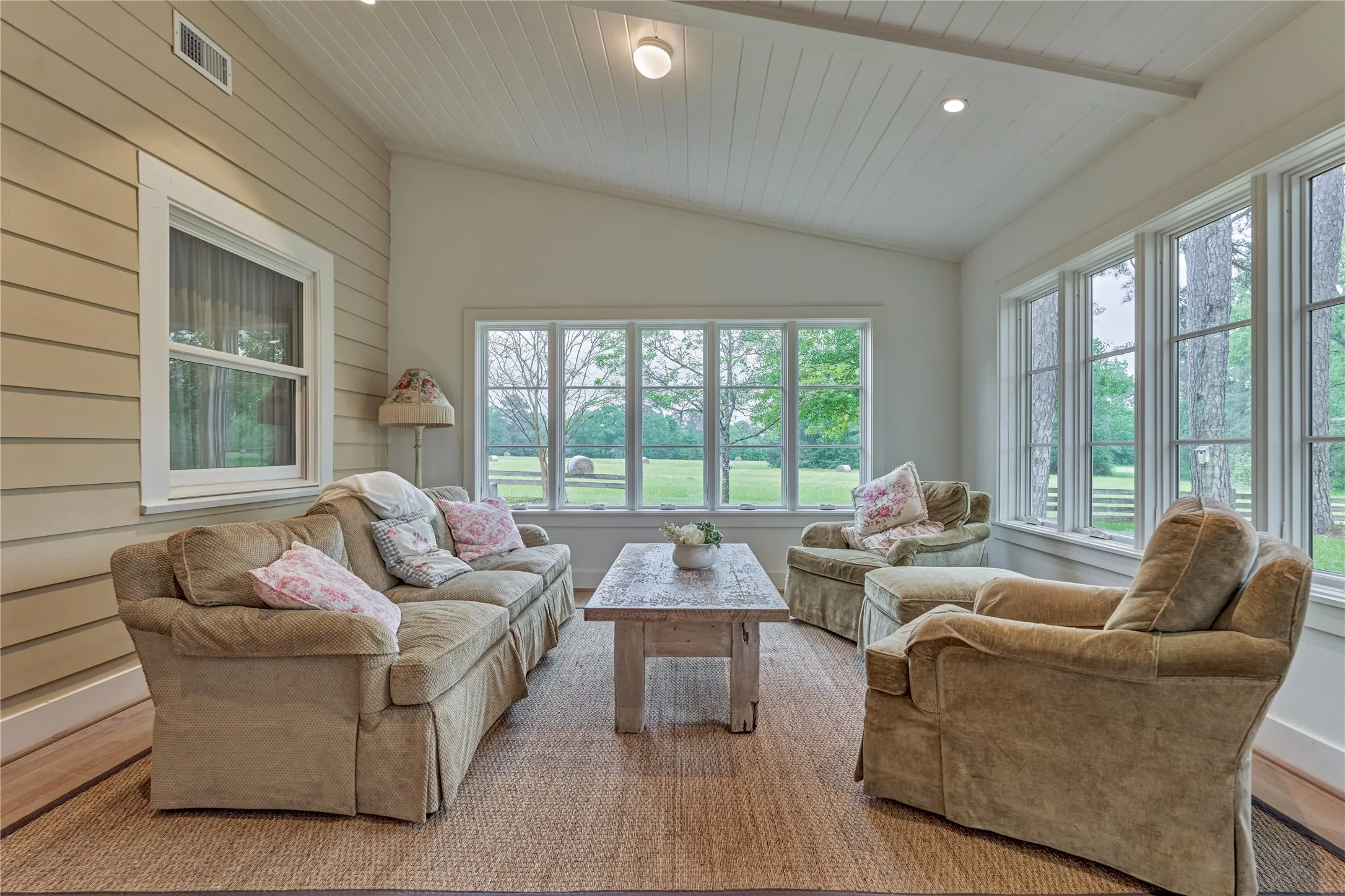 For Sale in Montgomery County , 1802 N Fm-1486, Montgomery, Texas 77356, 4 Bedrooms, 2 Bathrooms, 2 Garage spaces, 1,867 Sqft, built in 1964, Price $1,375,000, mls#2158078, Real Estate Agent in Montgomery, Homes For Sale in Montgomery county, Homes For Sale in Montgomery, Realtor in Montgomery Texas, Real Estate Brokerage Independent Realty Texas, Luminita Cordes Realtor