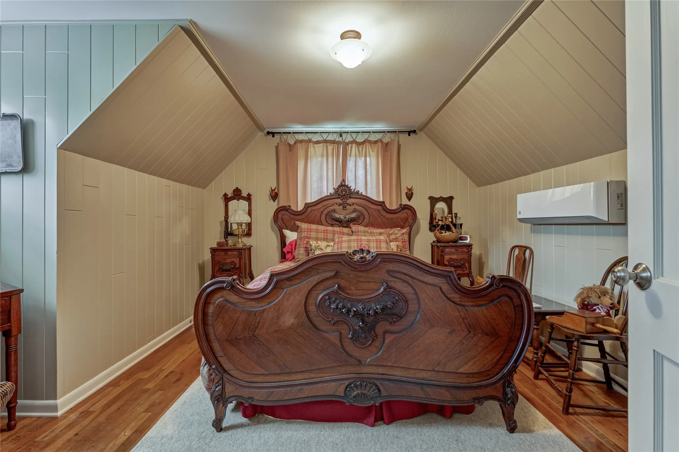 For Sale in Montgomery County , 1802 N Fm-1486, Montgomery, Texas 77356, 4 Bedrooms, 2 Bathrooms, 2 Garage spaces, 1,867 Sqft, built in 1964, Price $1,375,000, mls#2158078, Real Estate Agent in Montgomery, Homes For Sale in Montgomery county, Homes For Sale in Montgomery, Realtor in Montgomery Texas, Real Estate Brokerage Independent Realty Texas, Luminita Cordes Realtor