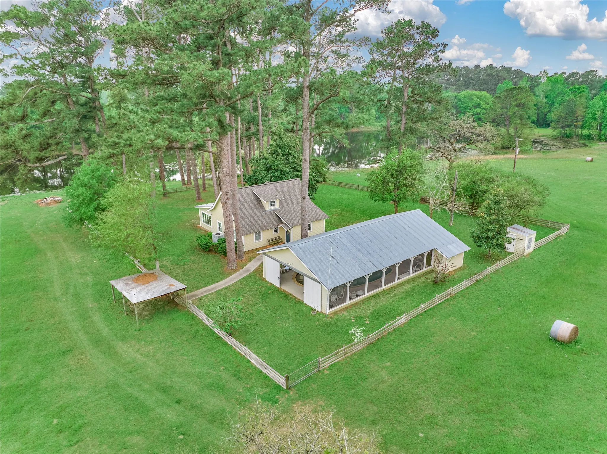 For Sale in Montgomery County , 1802 N Fm-1486, Montgomery, Texas 77356, 4 Bedrooms, 2 Bathrooms, 2 Garage spaces, 1,867 Sqft, built in 1964, Price $1,375,000, mls#2158078, Real Estate Agent in Montgomery, Homes For Sale in Montgomery county, Homes For Sale in Montgomery, Realtor in Montgomery Texas, Real Estate Brokerage Independent Realty Texas, Luminita Cordes Realtor