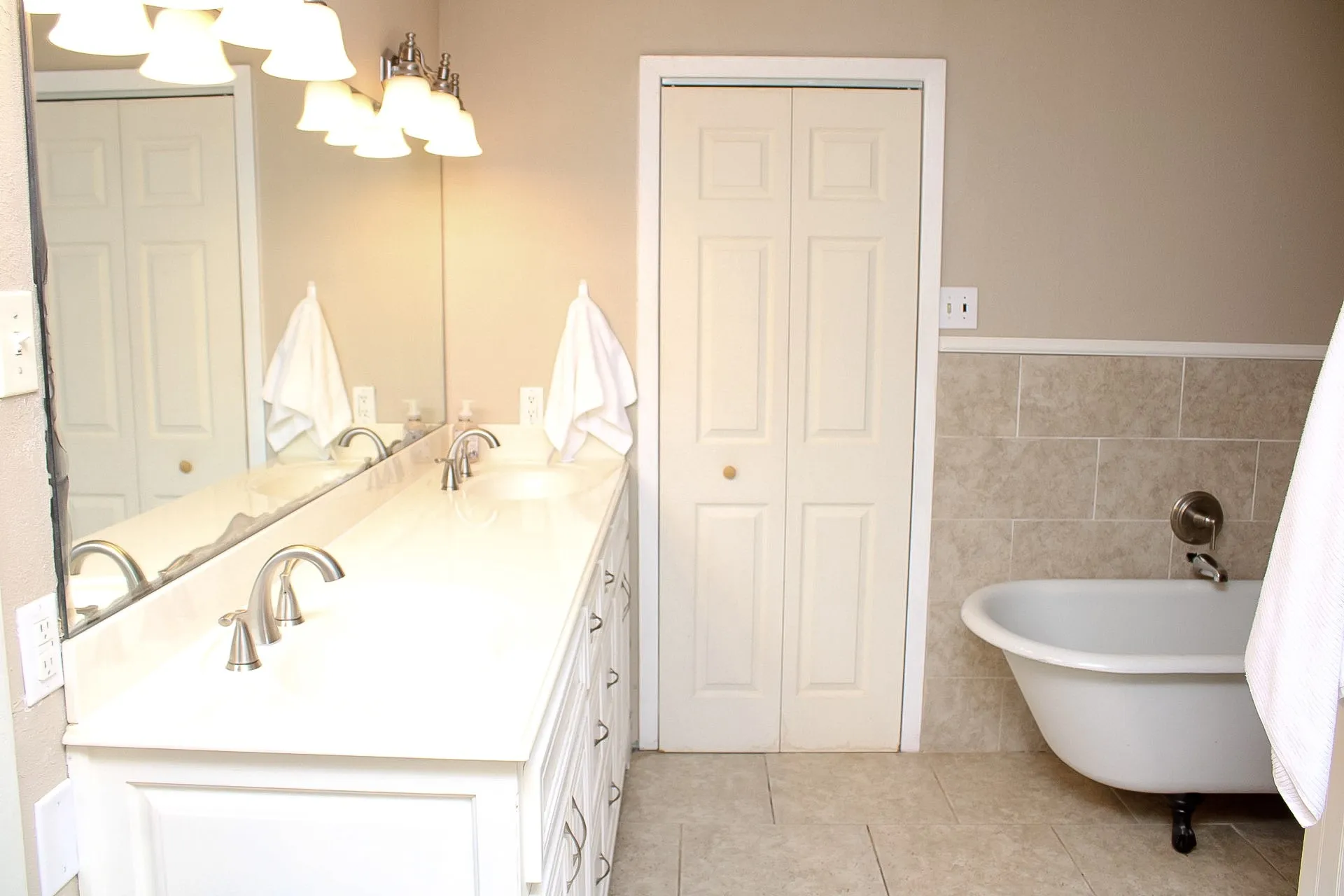 Single Family Residence For Sale in Collin County , 7650 Shade Tree Lane, Celina, Texas 75009, 4 Bedroom, 3 Bathroom, 2 Garage spaces, 3,556 Sqft, built in 1972, Preowned, mls#20897460, Real Estate Agent in Celina, Homes For Sale in Collin county, Homes For Sale in Celina, Realtor in Celina Texas, Real Estate Brokerage Independent Realty Texas, Luminita Cordes Realtor