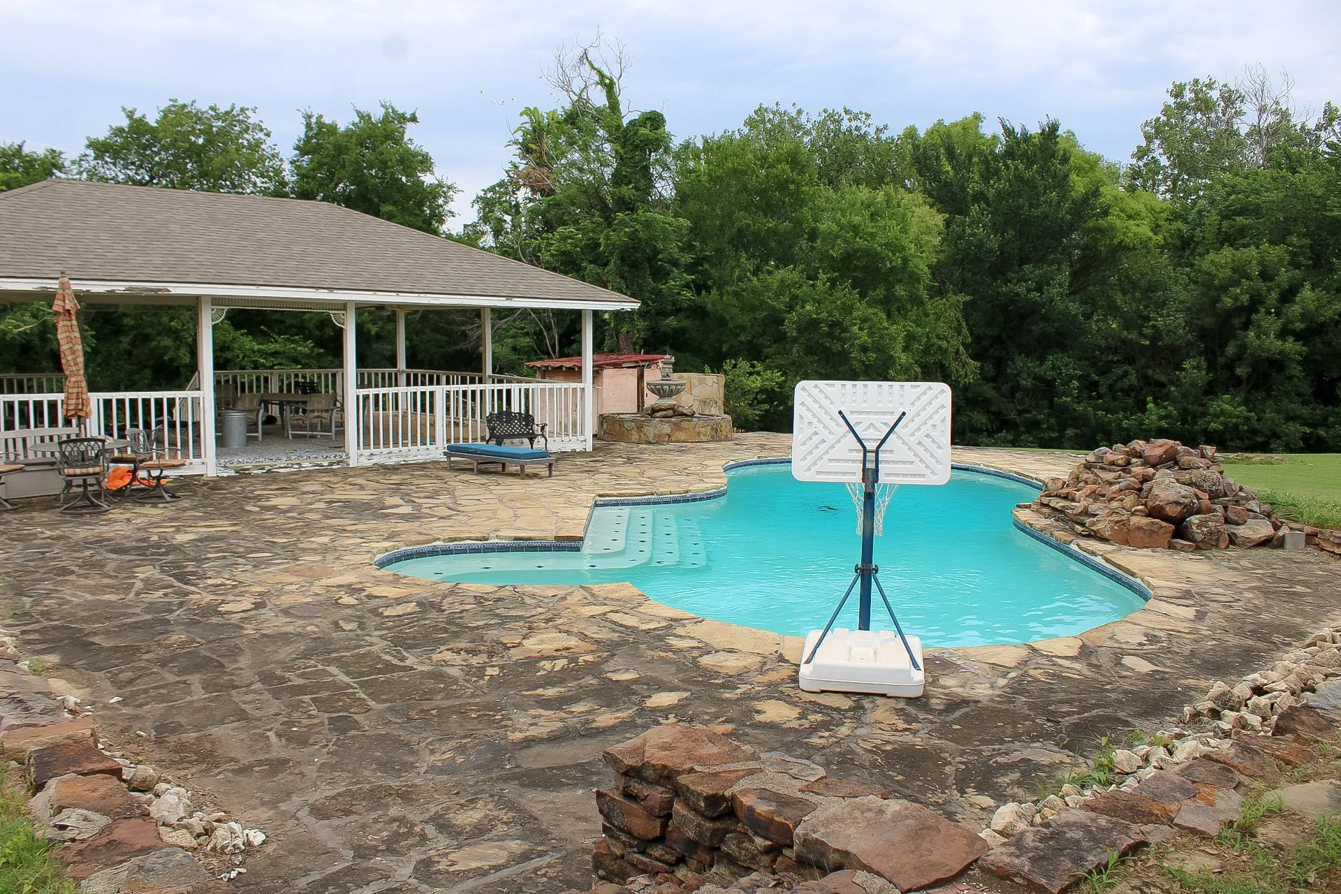 Single Family Residence For Sale in Collin County , 7650 Shade Tree Lane, Celina, Texas 75009, 4 Bedroom, 3 Bathroom, 2 Garage spaces, 3,556 Sqft, built in 1972, Preowned, mls#20897460, Real Estate Agent in Celina, Homes For Sale in Collin county, Homes For Sale in Celina, Realtor in Celina Texas, Real Estate Brokerage Independent Realty Texas, Luminita Cordes Realtor