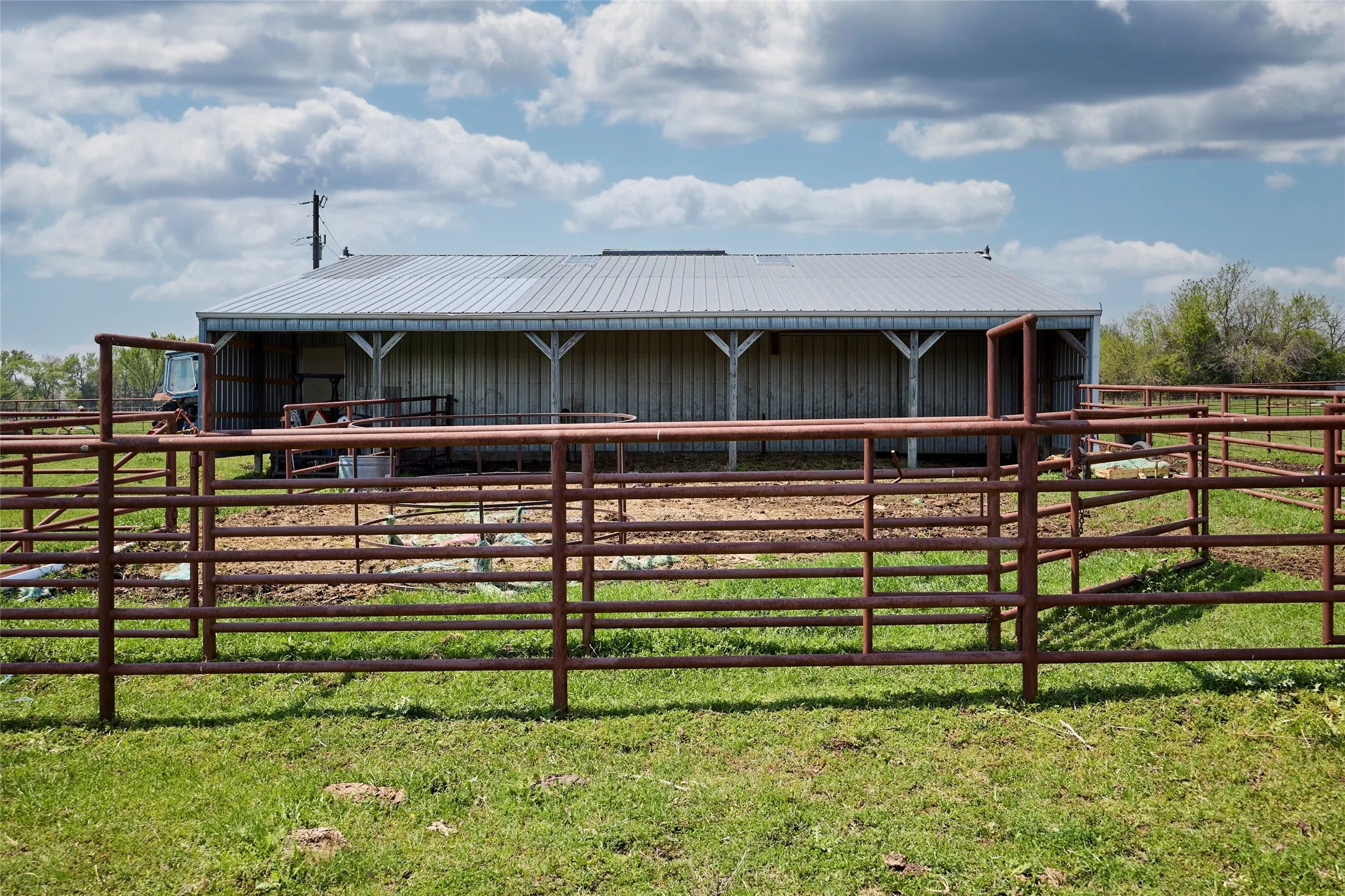 Ranch For Sale in Fannin County , 0000 County Road 5040, Leonard, Texas 75452, 0, 0, Garage spaces, 0 Sqft, built in 1950, mls#20897443, Real Estate Agent in Leonard, Homes For Sale in Fannin county, Homes For Sale in Leonard, Realtor in Leonard Texas, Real Estate Brokerage Independent Realty Texas, Luminita Cordes Realtor
