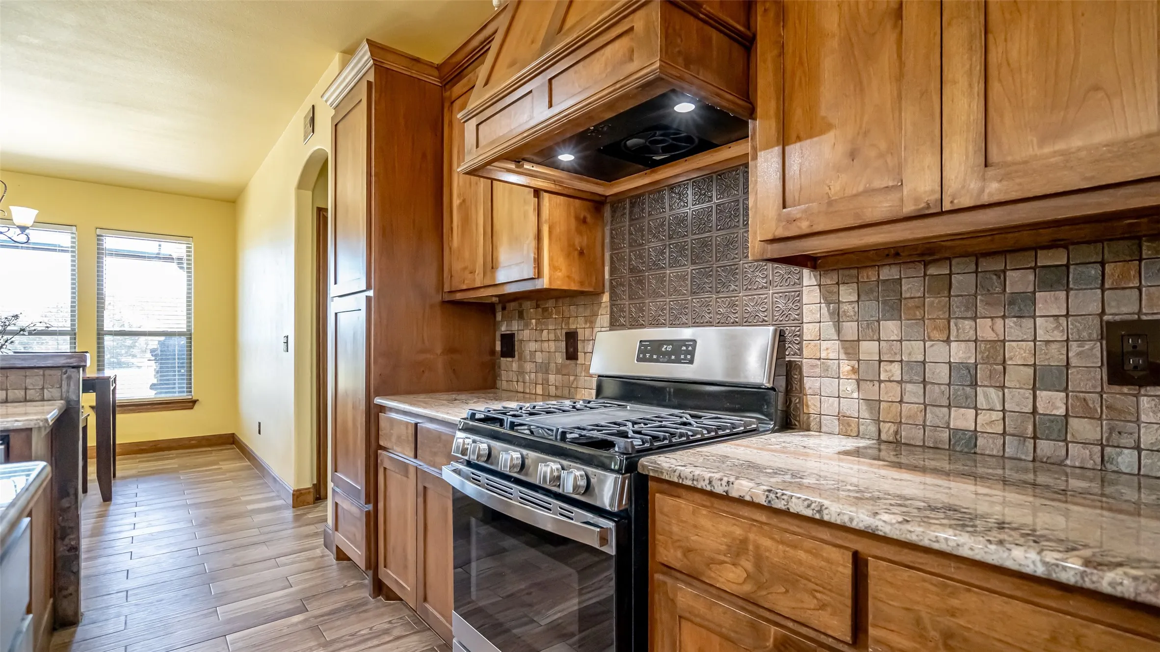 Single Family Residence For Sale in Parker County , 114 Woodlot Lane, Azle, Texas 76020, 5 Bedroom, 4 Bathroom, 3 Garage spaces, 3,160 Sqft, built in 2015, mls#20879151, Real Estate Agent in Azle, Homes For Sale in Parker county, Homes For Sale in Azle, Realtor in Azle Texas, Real Estate Brokerage Independent Realty Texas, Luminita Cordes Realtor