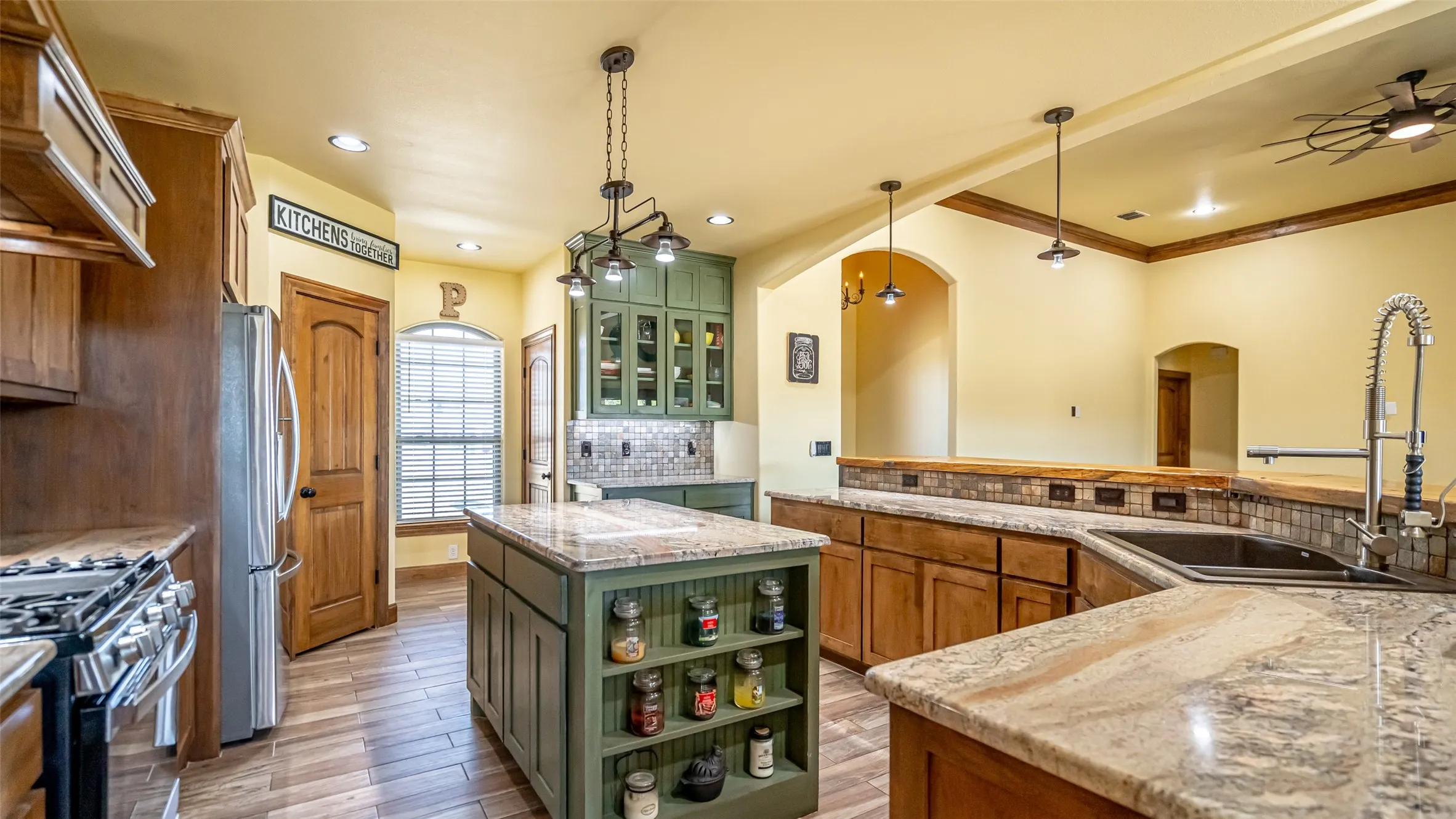 Single Family Residence For Sale in Parker County , 114 Woodlot Lane, Azle, Texas 76020, 5 Bedroom, 4 Bathroom, 3 Garage spaces, 3,160 Sqft, built in 2015, mls#20879151, Real Estate Agent in Azle, Homes For Sale in Parker county, Homes For Sale in Azle, Realtor in Azle Texas, Real Estate Brokerage Independent Realty Texas, Luminita Cordes Realtor