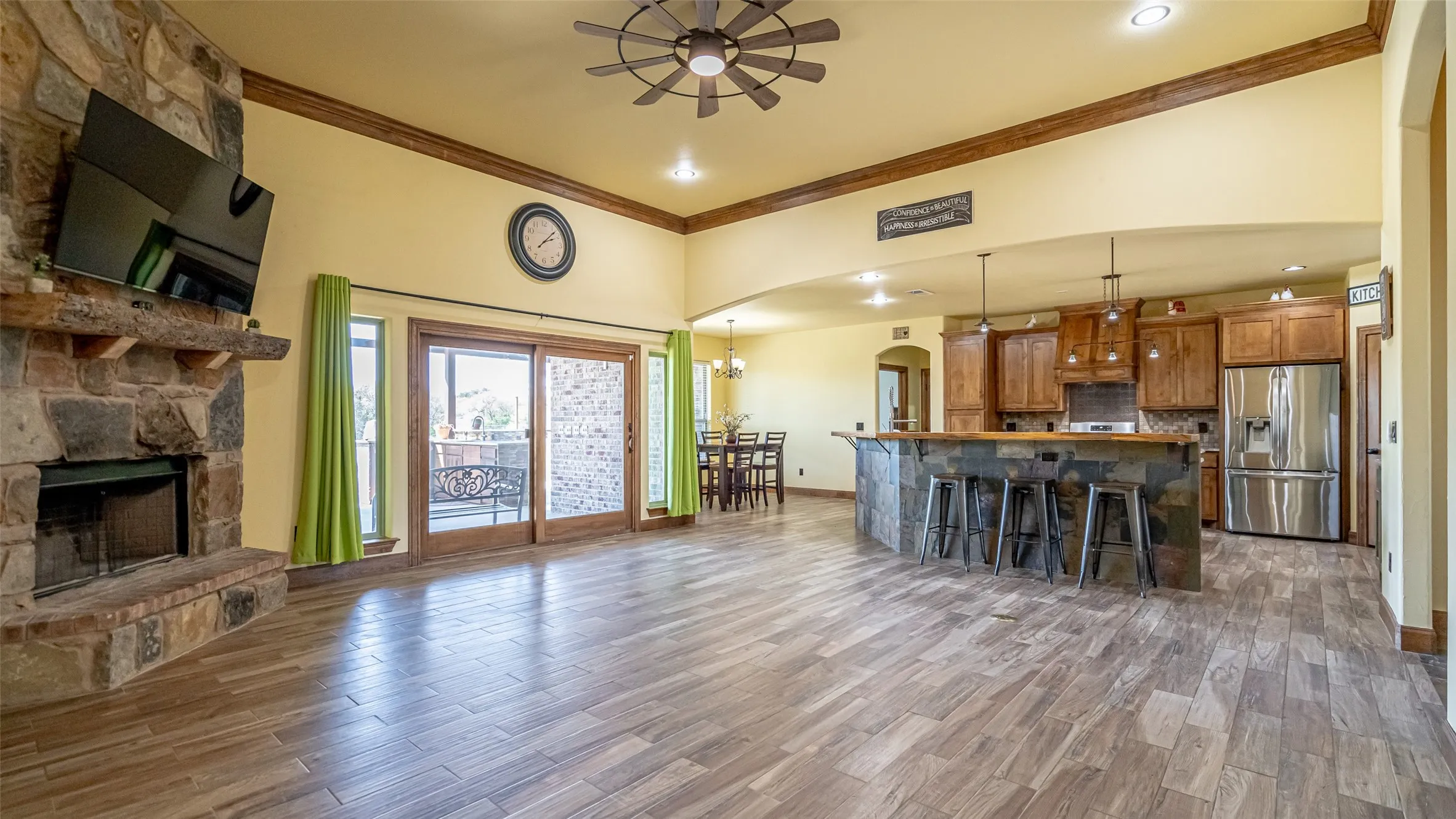 Single Family Residence For Sale in Parker County , 114 Woodlot Lane, Azle, Texas 76020, 5 Bedroom, 4 Bathroom, 3 Garage spaces, 3,160 Sqft, built in 2015, mls#20879151, Real Estate Agent in Azle, Homes For Sale in Parker county, Homes For Sale in Azle, Realtor in Azle Texas, Real Estate Brokerage Independent Realty Texas, Luminita Cordes Realtor