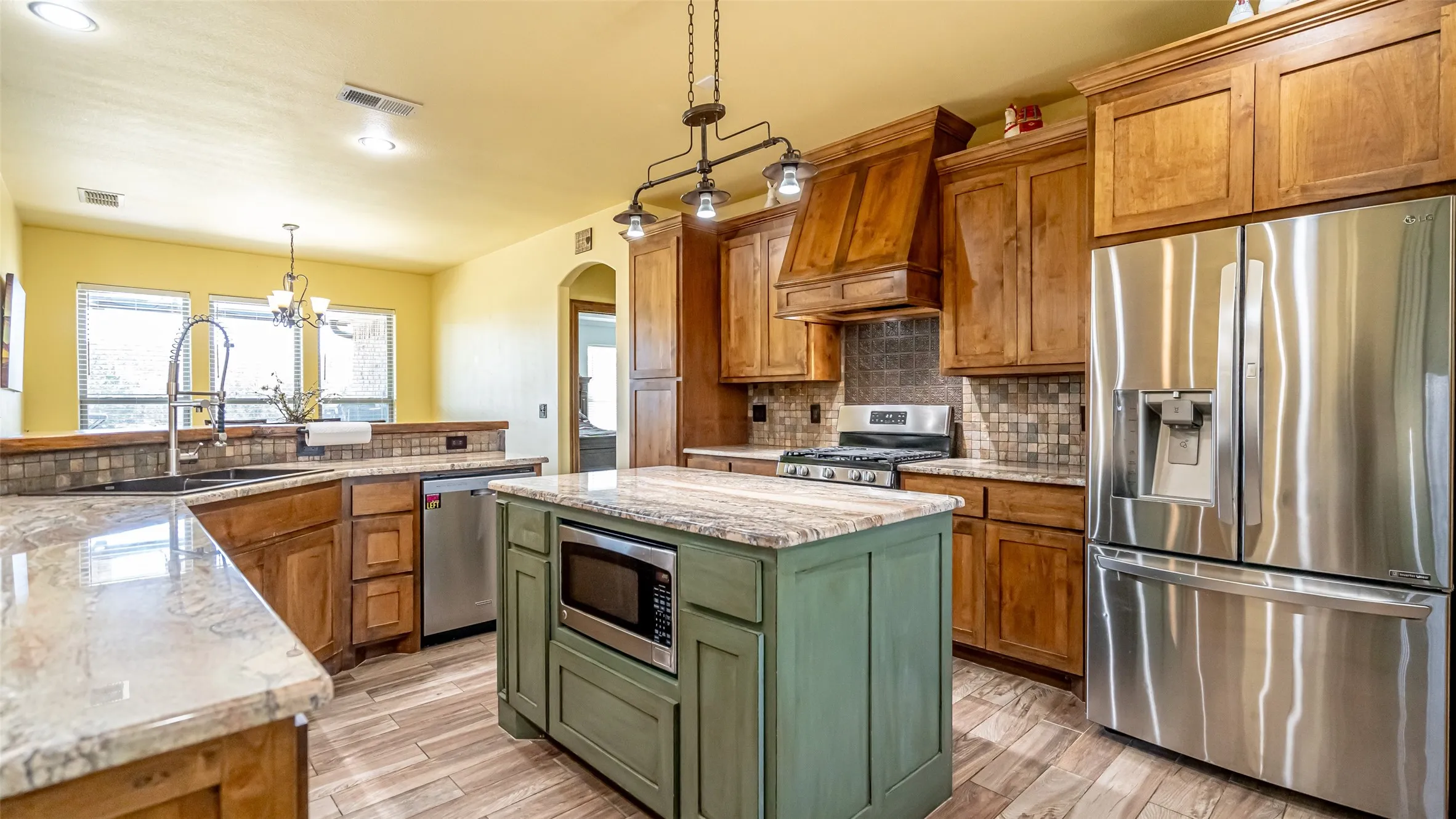 Single Family Residence For Sale in Parker County , 114 Woodlot Lane, Azle, Texas 76020, 5 Bedroom, 4 Bathroom, 3 Garage spaces, 3,160 Sqft, built in 2015, mls#20879151, Real Estate Agent in Azle, Homes For Sale in Parker county, Homes For Sale in Azle, Realtor in Azle Texas, Real Estate Brokerage Independent Realty Texas, Luminita Cordes Realtor