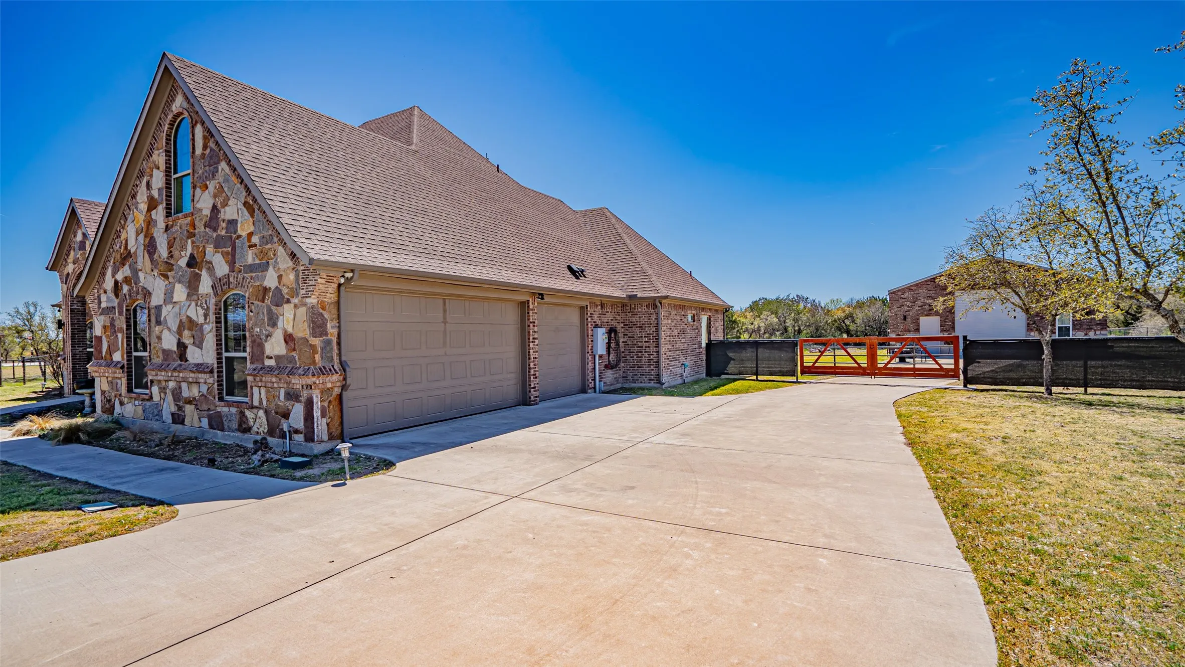 3-Car Garage