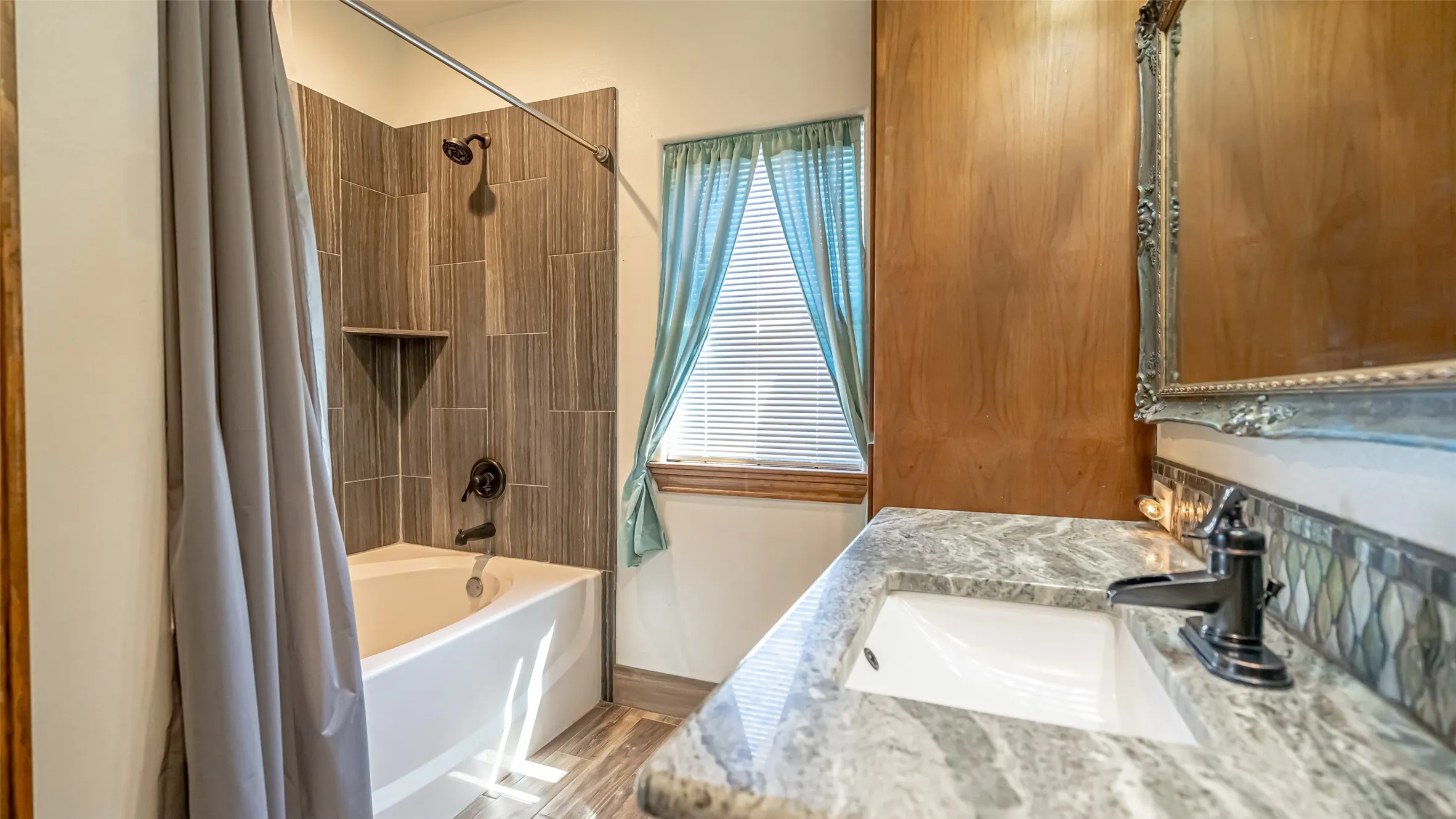 Single Family Residence For Sale in Parker County , 114 Woodlot Lane, Azle, Texas 76020, 5 Bedroom, 4 Bathroom, 3 Garage spaces, 3,160 Sqft, built in 2015, mls#20879151, Real Estate Agent in Azle, Homes For Sale in Parker county, Homes For Sale in Azle, Realtor in Azle Texas, Real Estate Brokerage Independent Realty Texas, Luminita Cordes Realtor