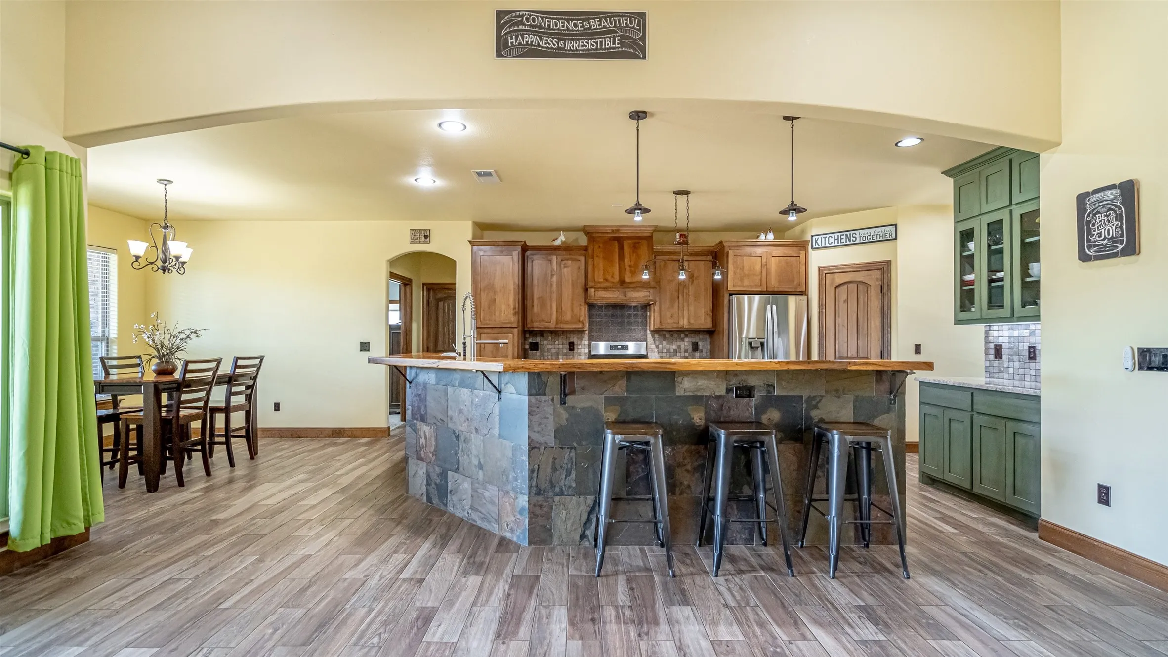 Single Family Residence For Sale in Parker County , 114 Woodlot Lane, Azle, Texas 76020, 5 Bedroom, 4 Bathroom, 3 Garage spaces, 3,160 Sqft, built in 2015, mls#20879151, Real Estate Agent in Azle, Homes For Sale in Parker county, Homes For Sale in Azle, Realtor in Azle Texas, Real Estate Brokerage Independent Realty Texas, Luminita Cordes Realtor