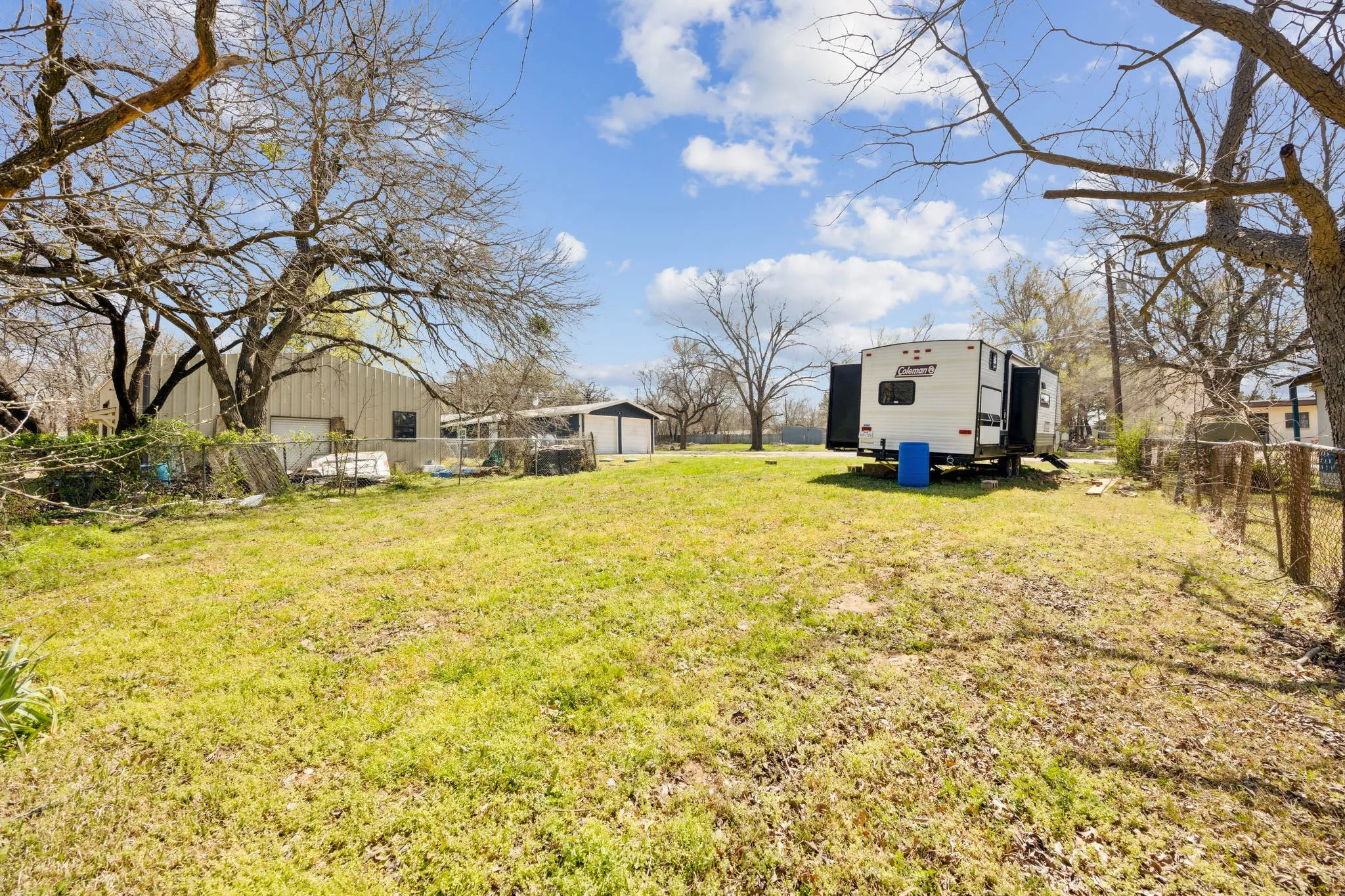 Single Family Residence For Sale in Grayson County , 229 Sherman Drive, Pottsboro, Texas 75076, 4 Bedroom, 2 Bathroom, 2 Garage spaces, 1,674 Sqft, built in 1960, mls#20894481, Real Estate Agent in Pottsboro, Homes For Sale in Grayson county, Homes For Sale in Pottsboro, Realtor in Pottsboro Texas, Real Estate Brokerage Independent Realty Texas, Luminita Cordes Realtor