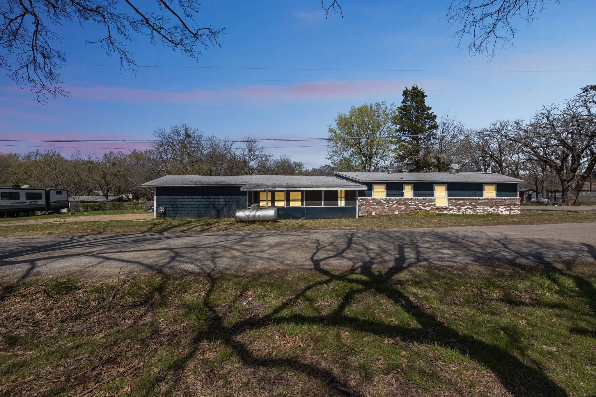 Single Family Residence For Sale in Grayson County , 229 Sherman Drive, Pottsboro, Texas 75076, 4 Bedroom, 2 Bathroom, 2 Garage spaces, 1,674 Sqft, built in 1960, mls#20894481, Real Estate Agent in Pottsboro, Homes For Sale in Grayson county, Homes For Sale in Pottsboro, Realtor in Pottsboro Texas, Real Estate Brokerage Independent Realty Texas, Luminita Cordes Realtor